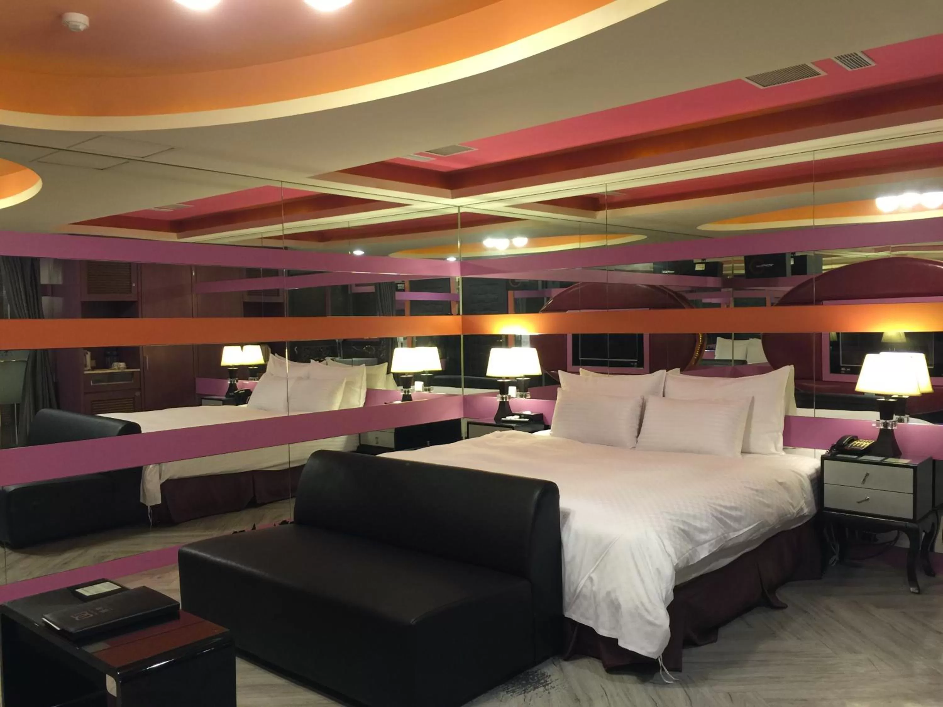 Photo of the whole room, Bed in Discovery Motel - Yanping