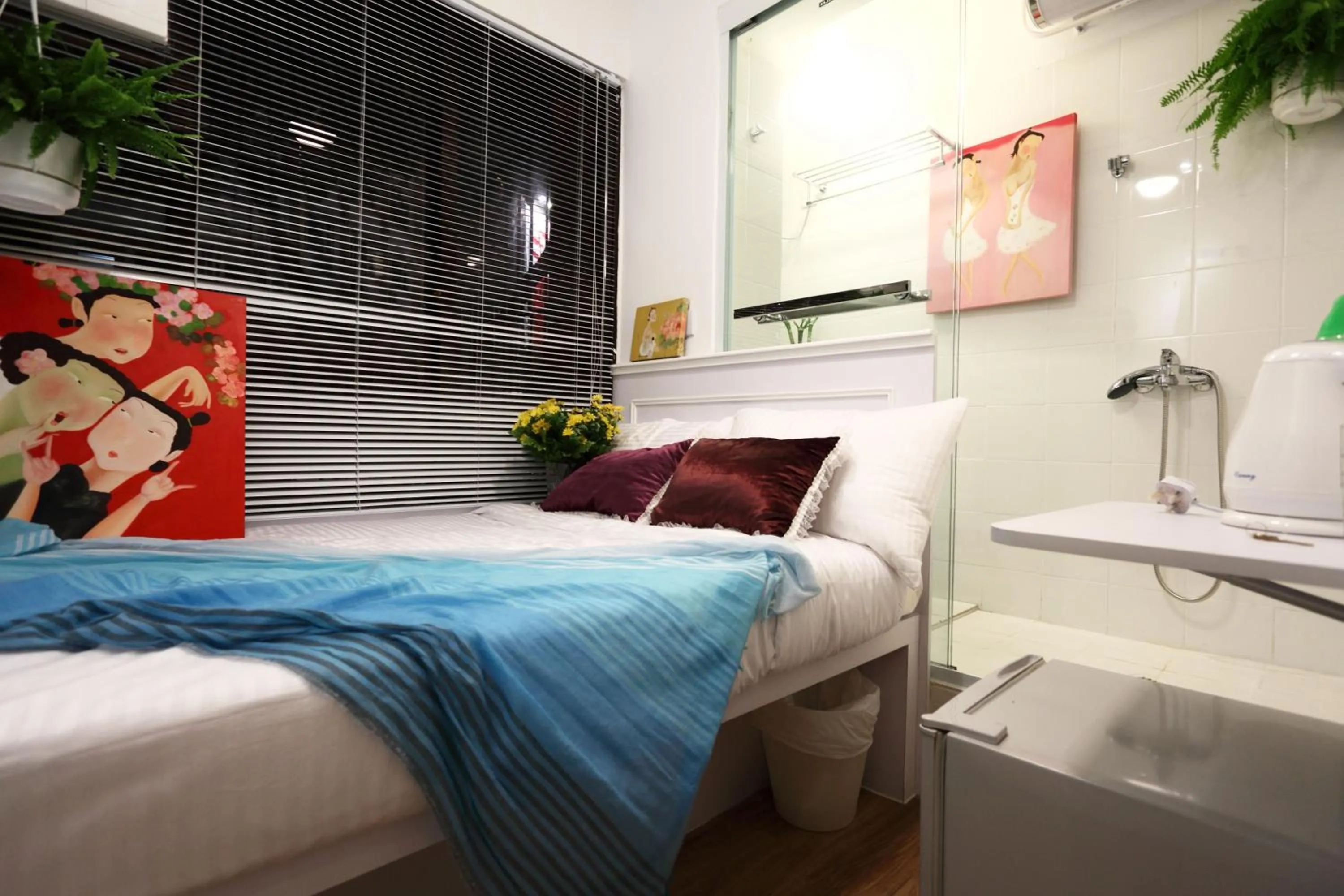 Bedroom, Bed in Apple lnn Causeway Bay