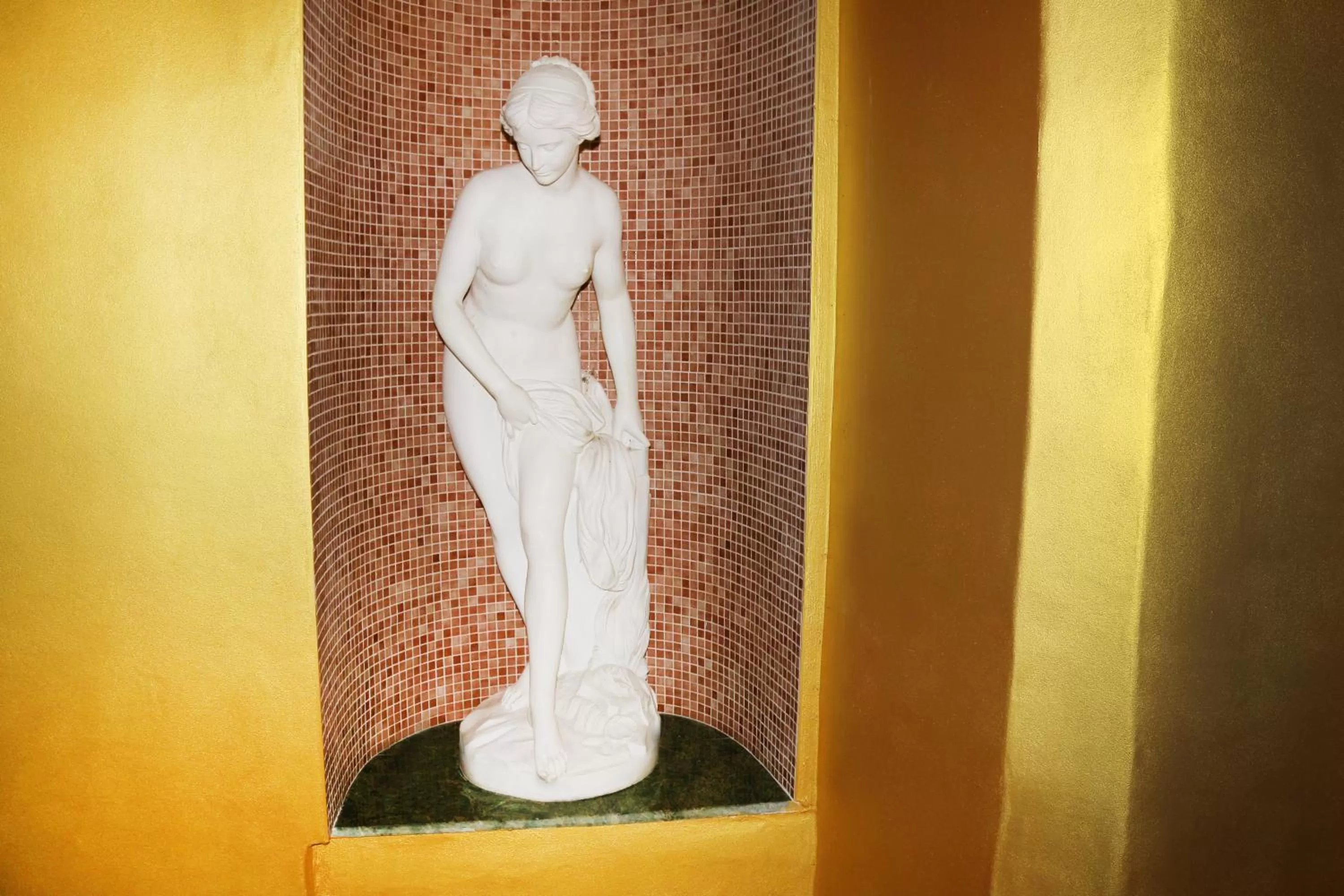 Facade/entrance in Residence Seven Angels