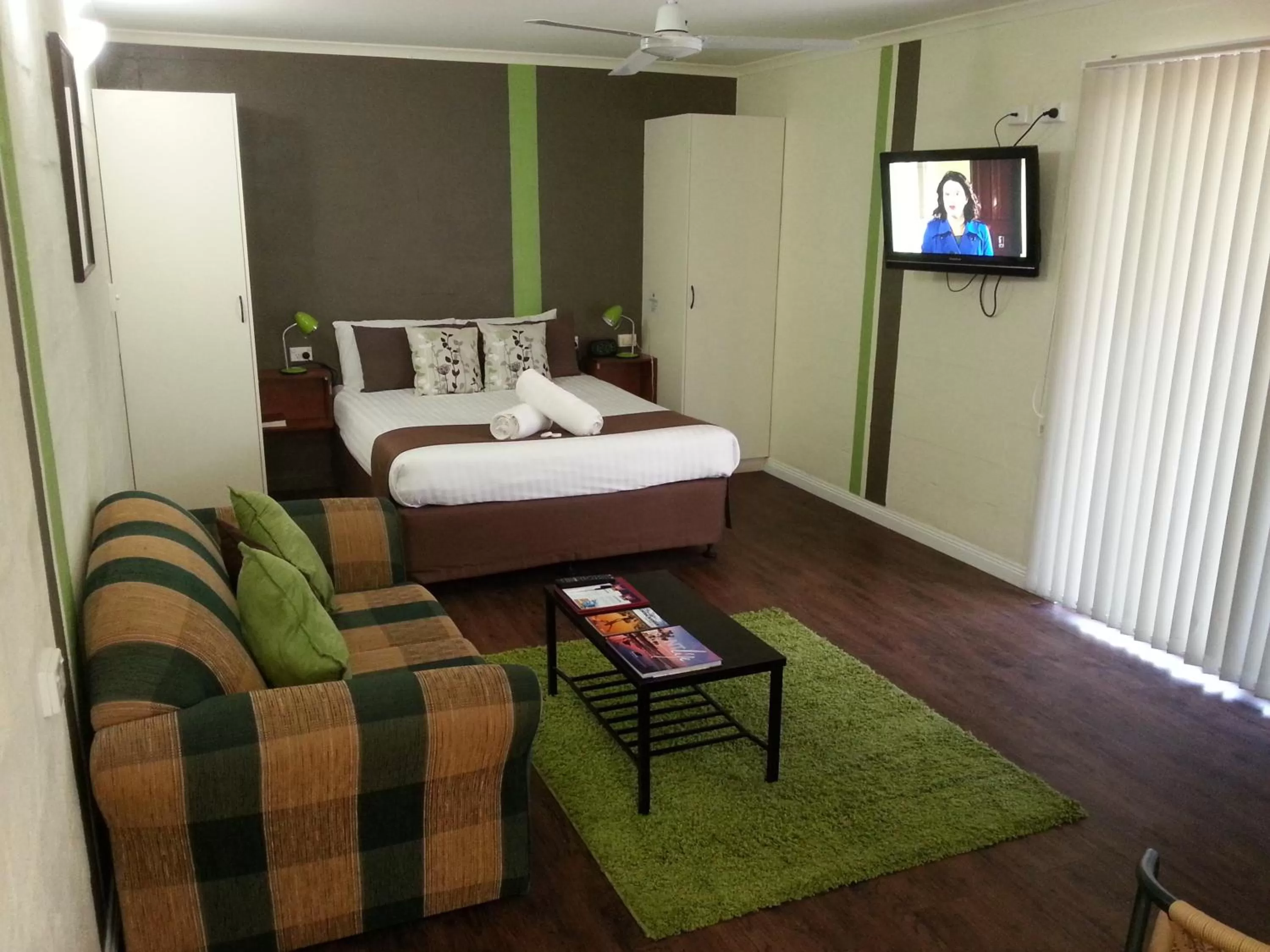 Photo of the whole room, Bed in Alice On Todd Apartments