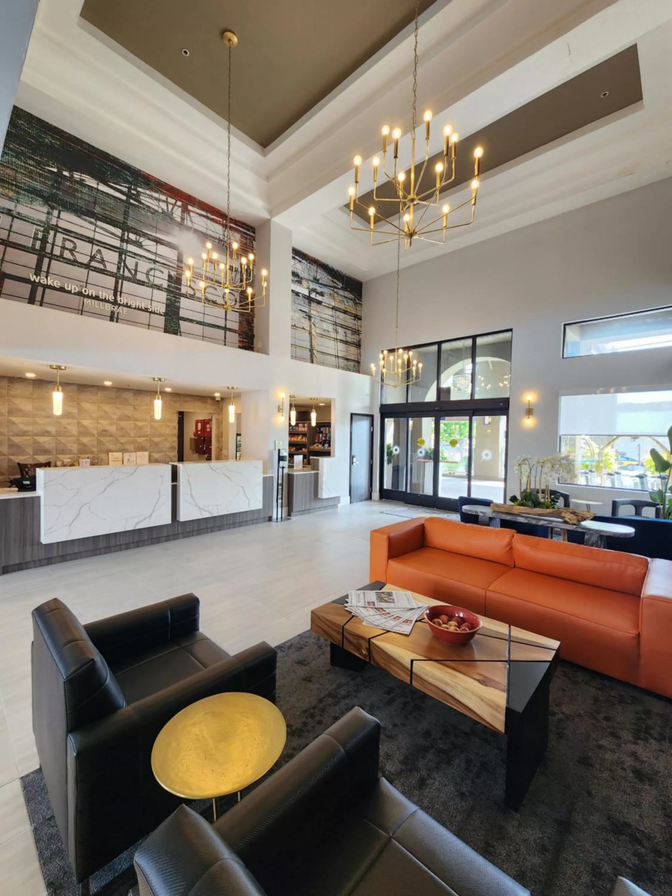 Lobby or reception in La Quinta by Wyndham San Francisco Airport West Millbrae FREE AIRPORT SHUTTLE