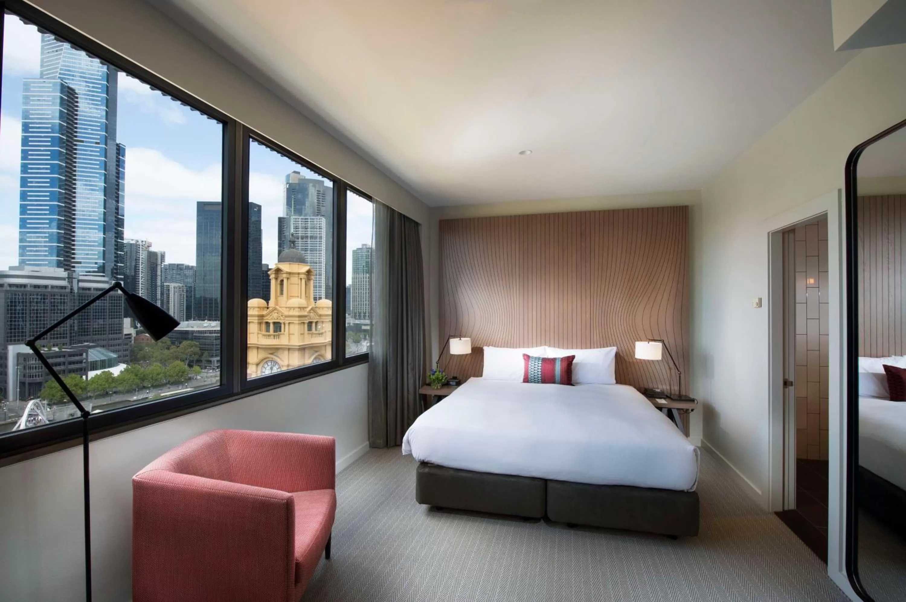 Bed in DoubleTree by Hilton Melbourne