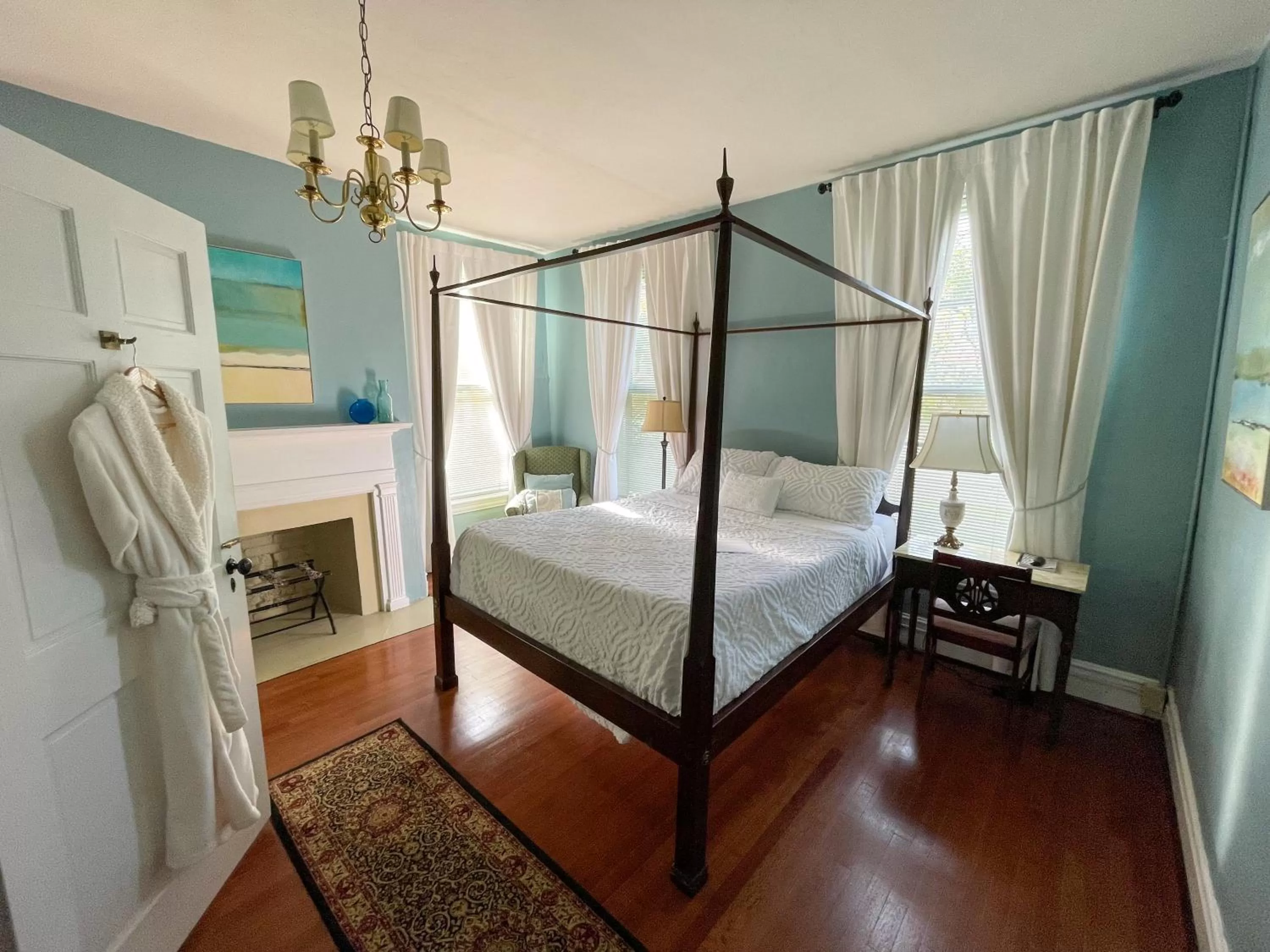 Photo of the whole room, Bed in Meadows Inn