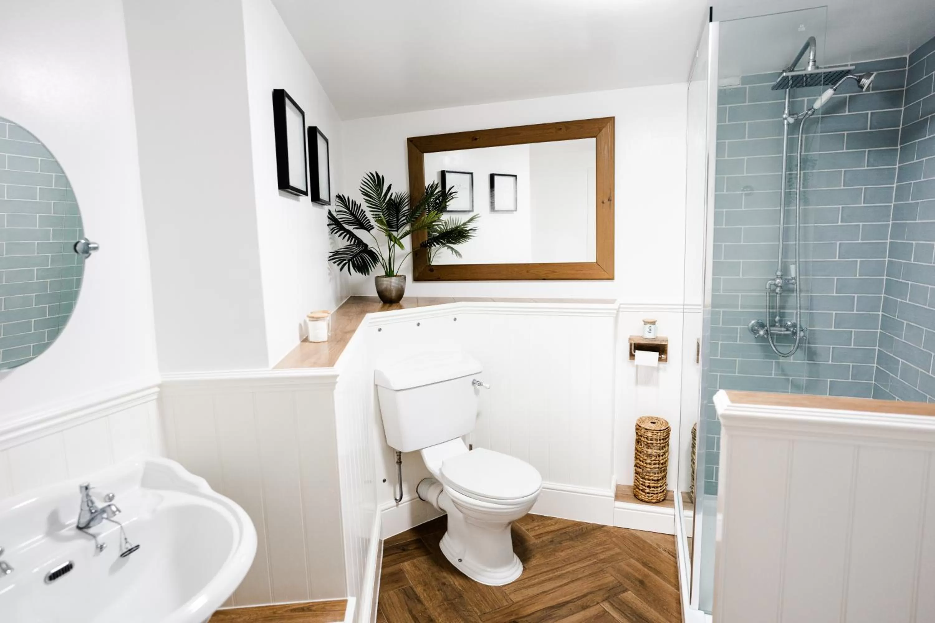 Shower, Bathroom in Hovell Hall Country Bed and Breakfast