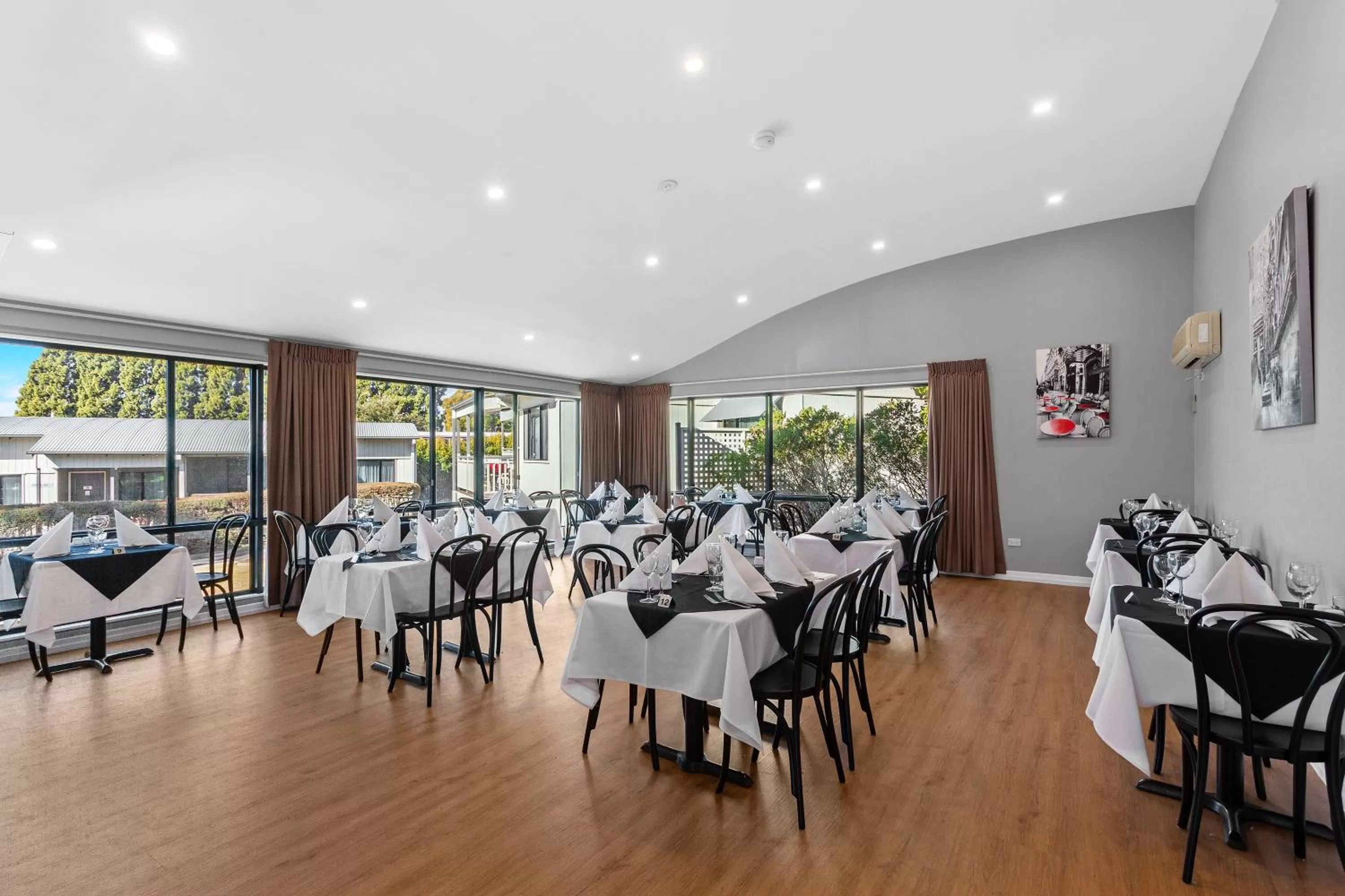 Restaurant/places to eat in Eastgate on the Range Motel