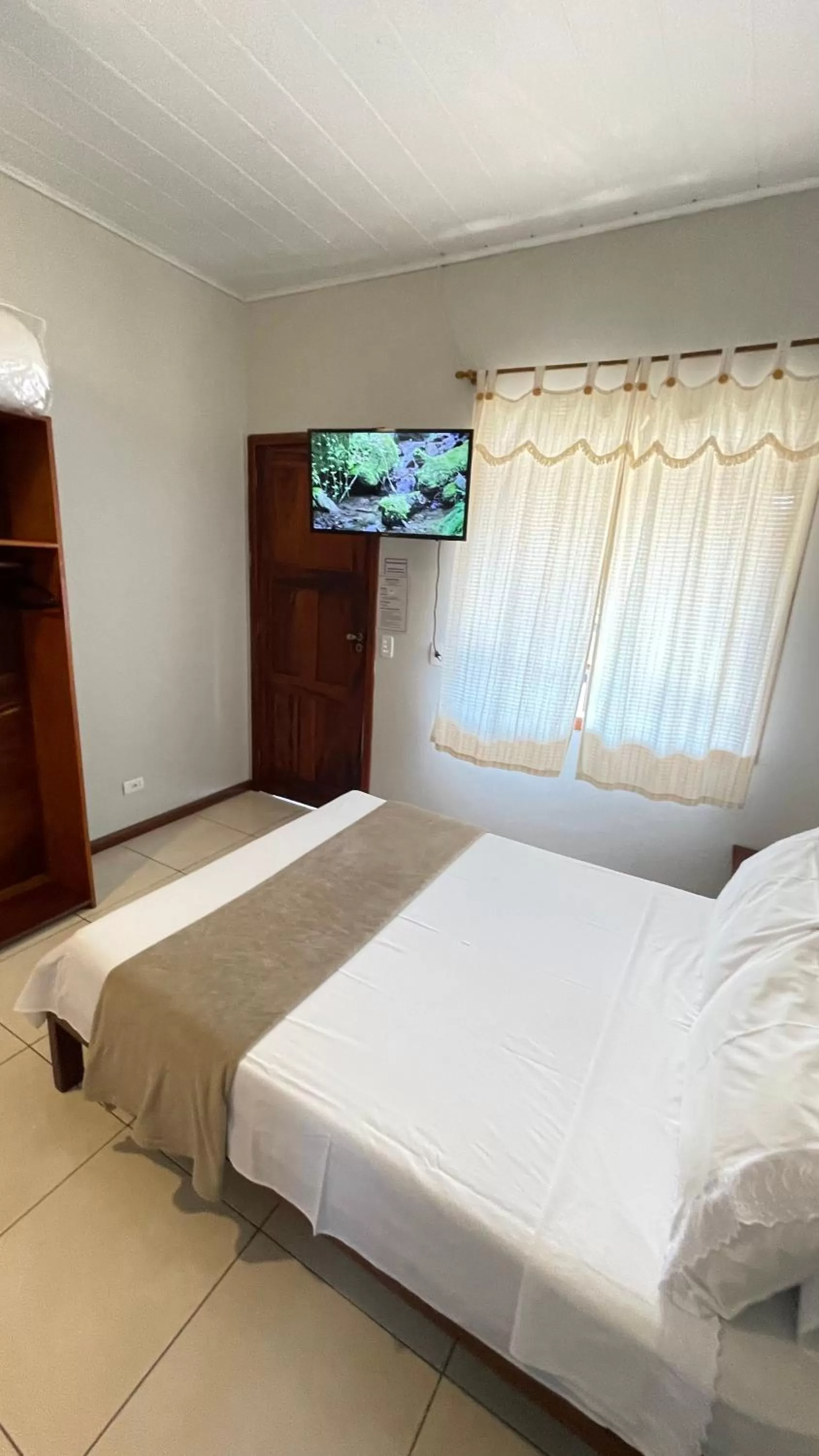 Photo of the whole room, Bed in Pousada Brisa do Leste