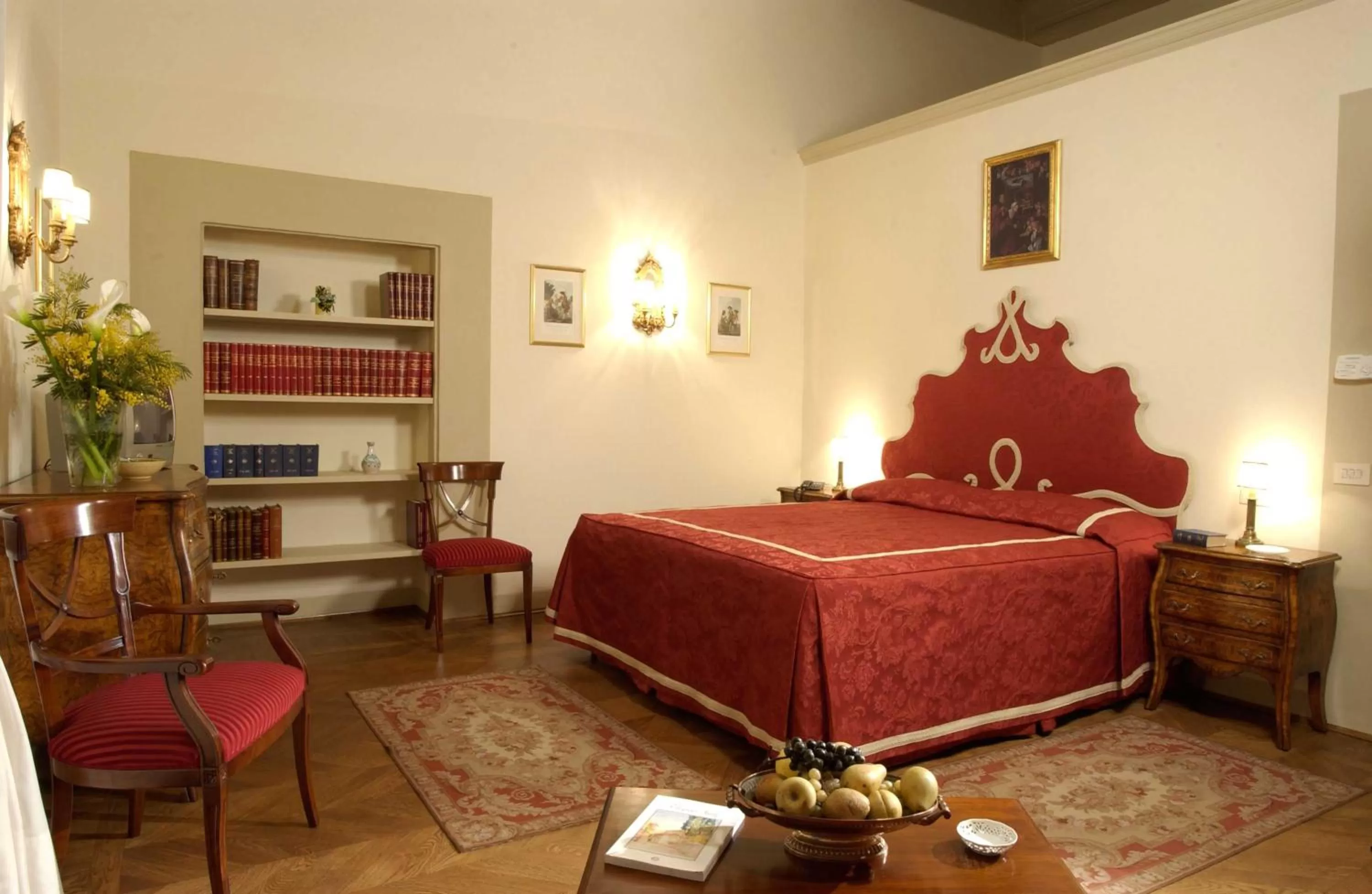 Photo of the whole room, Bed in Palazzo Niccolini al Duomo Residenza D'Epoca