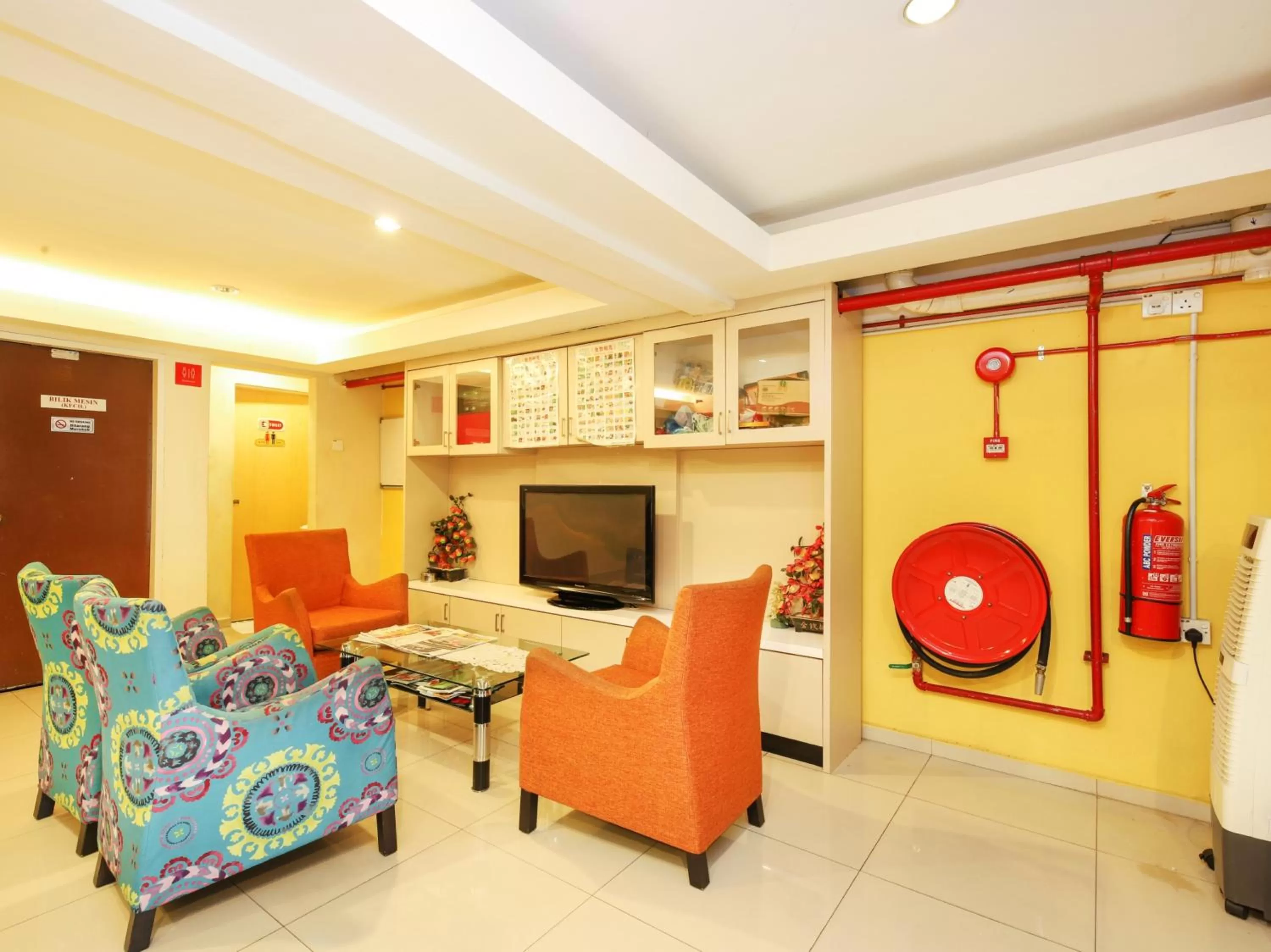 Seating Area in Crystal City Hotel