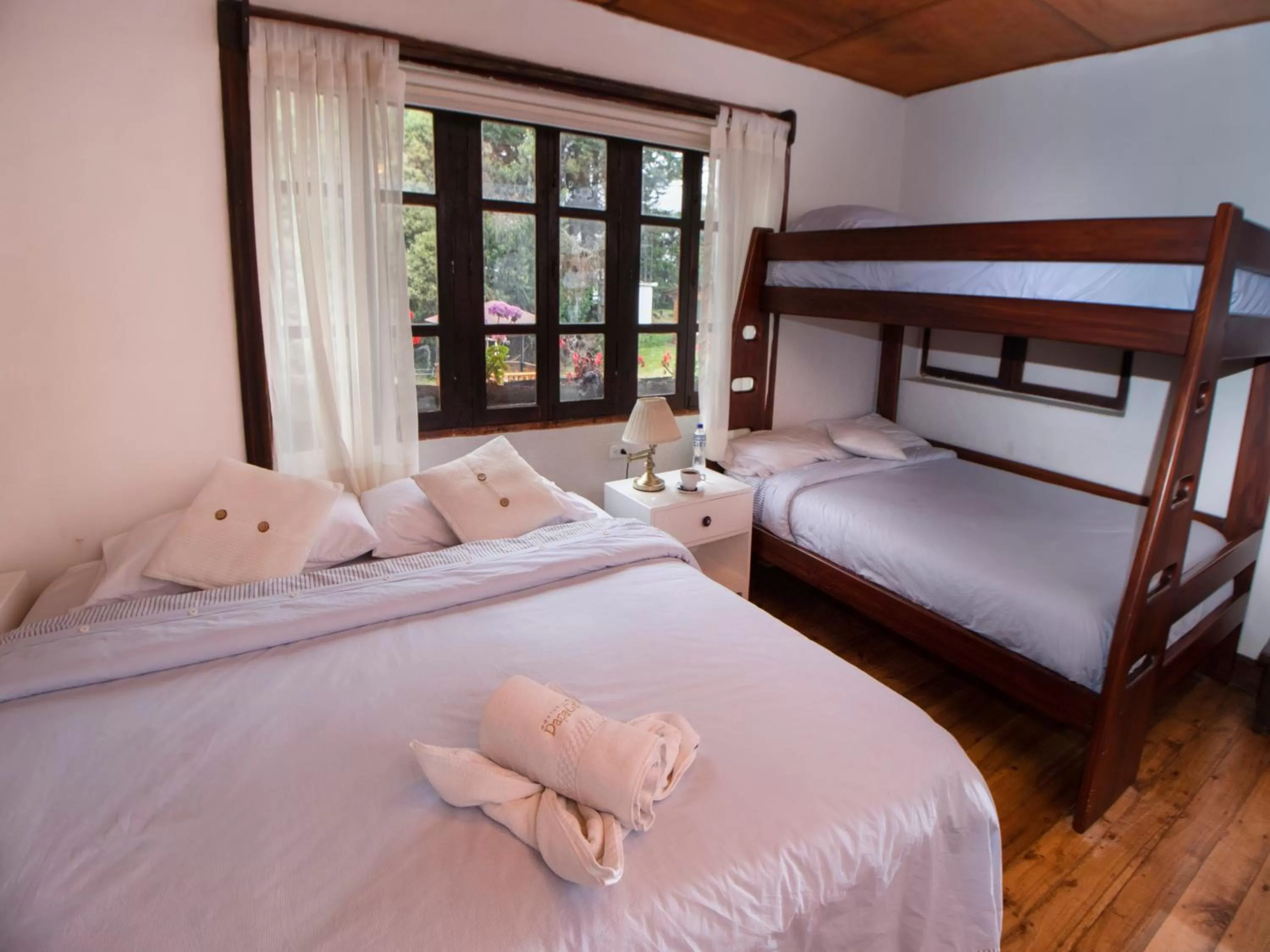 Bed in Hosteria Papagayo Cotopaxi