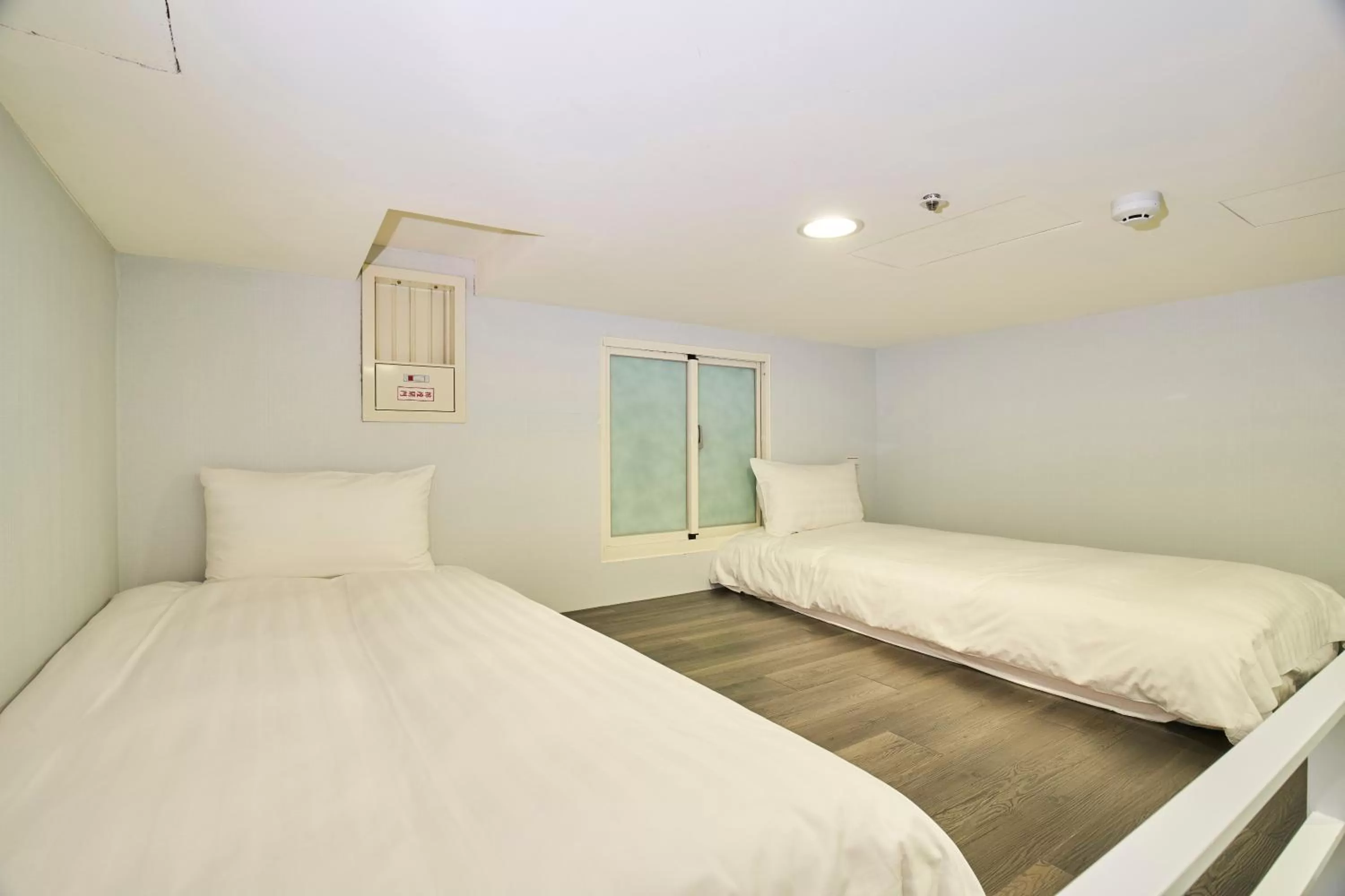 Bed in Place‧X Hotel