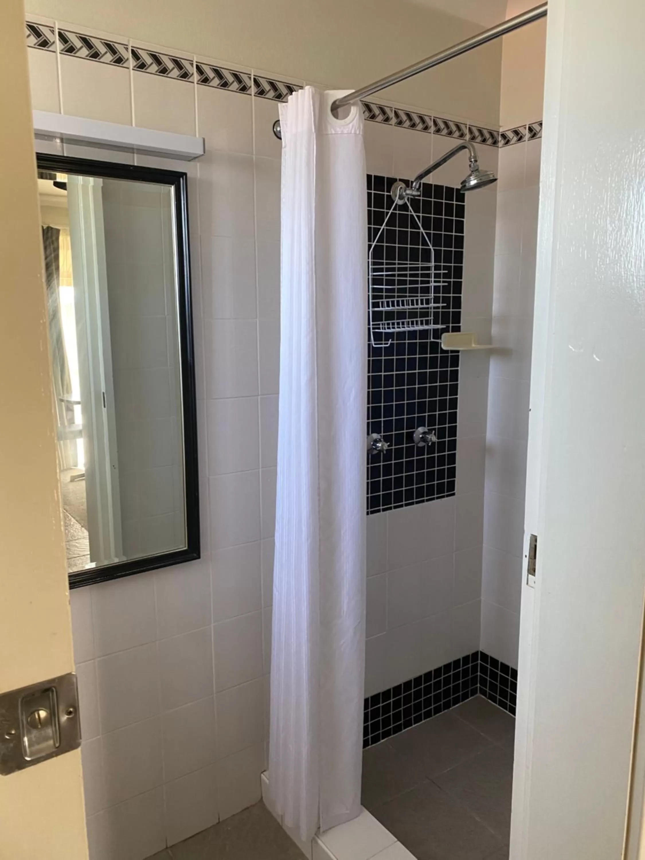 Bathroom in Maitland City Motel