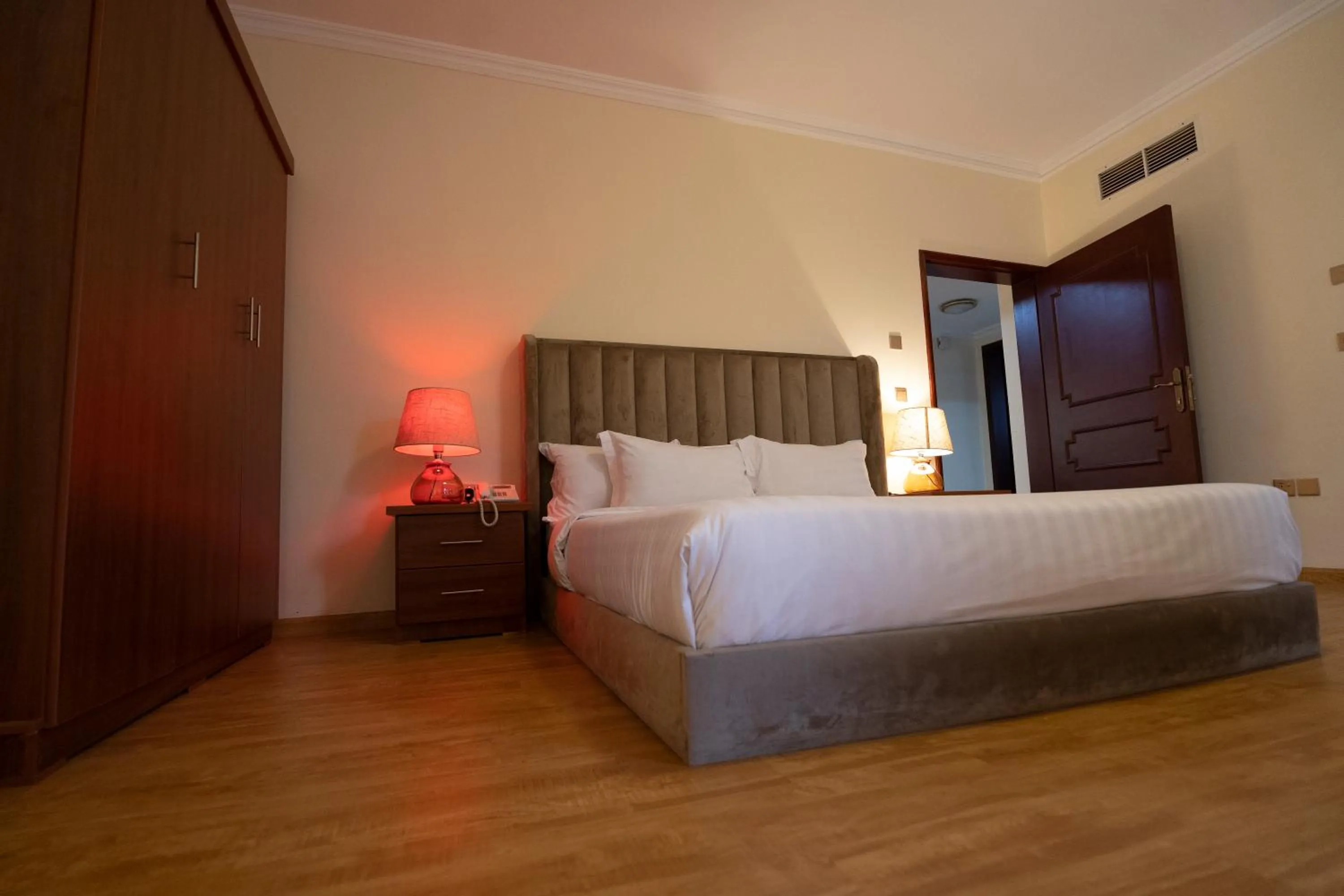 Bedroom, Bed in Majestic Hotel