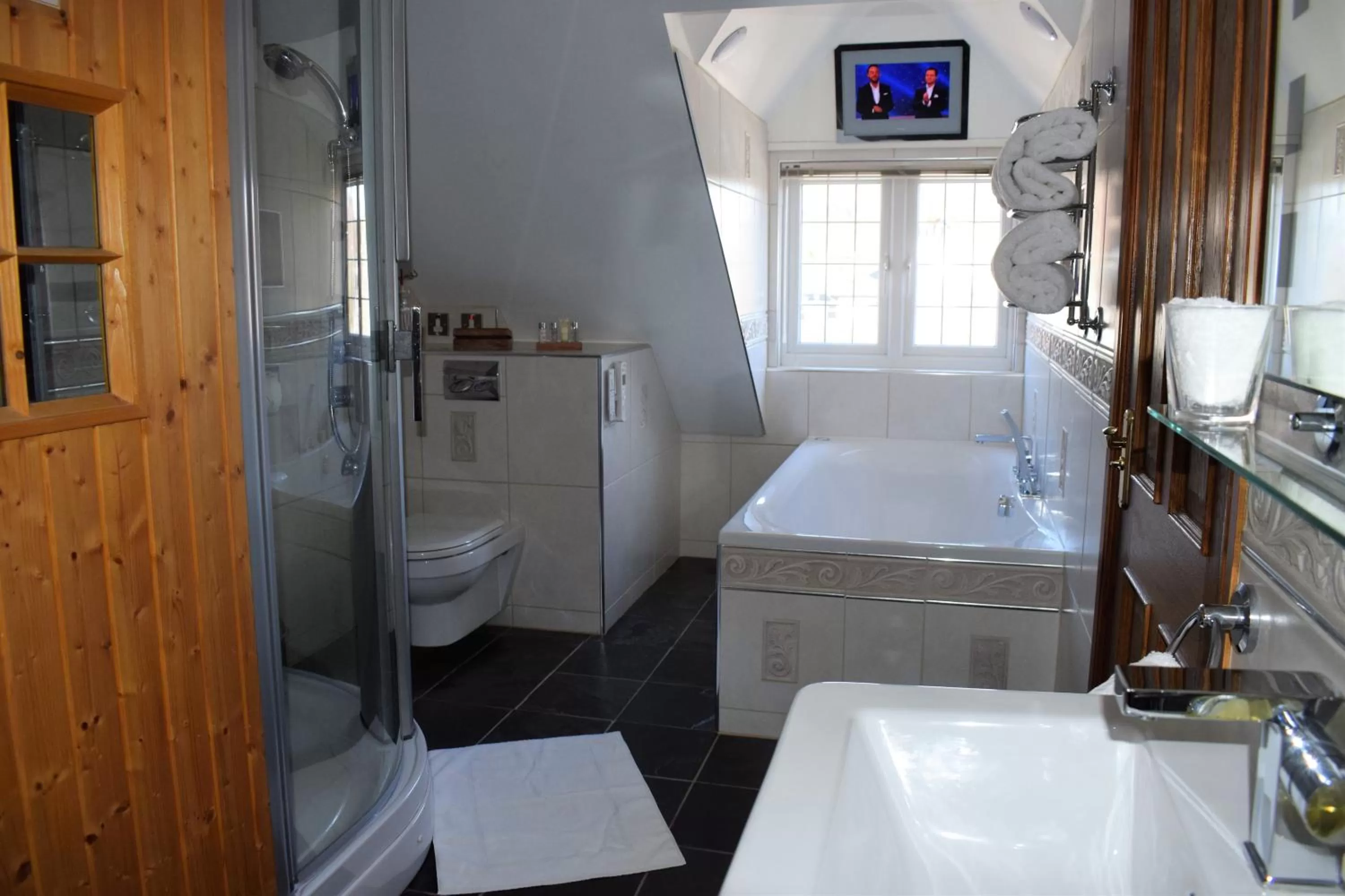 Bathroom in Riverside Escape