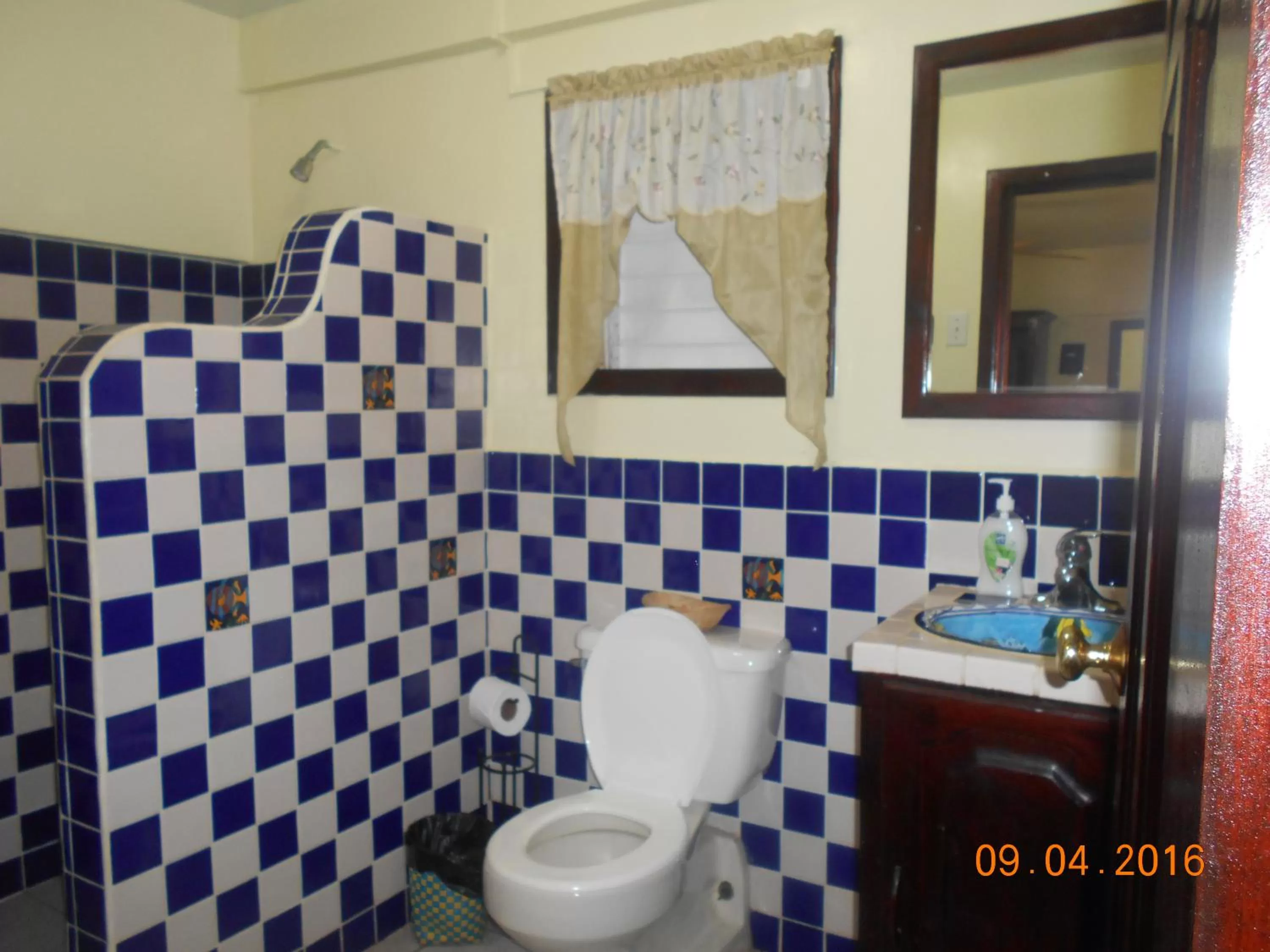 Bathroom in Alan's Paradise Hotel