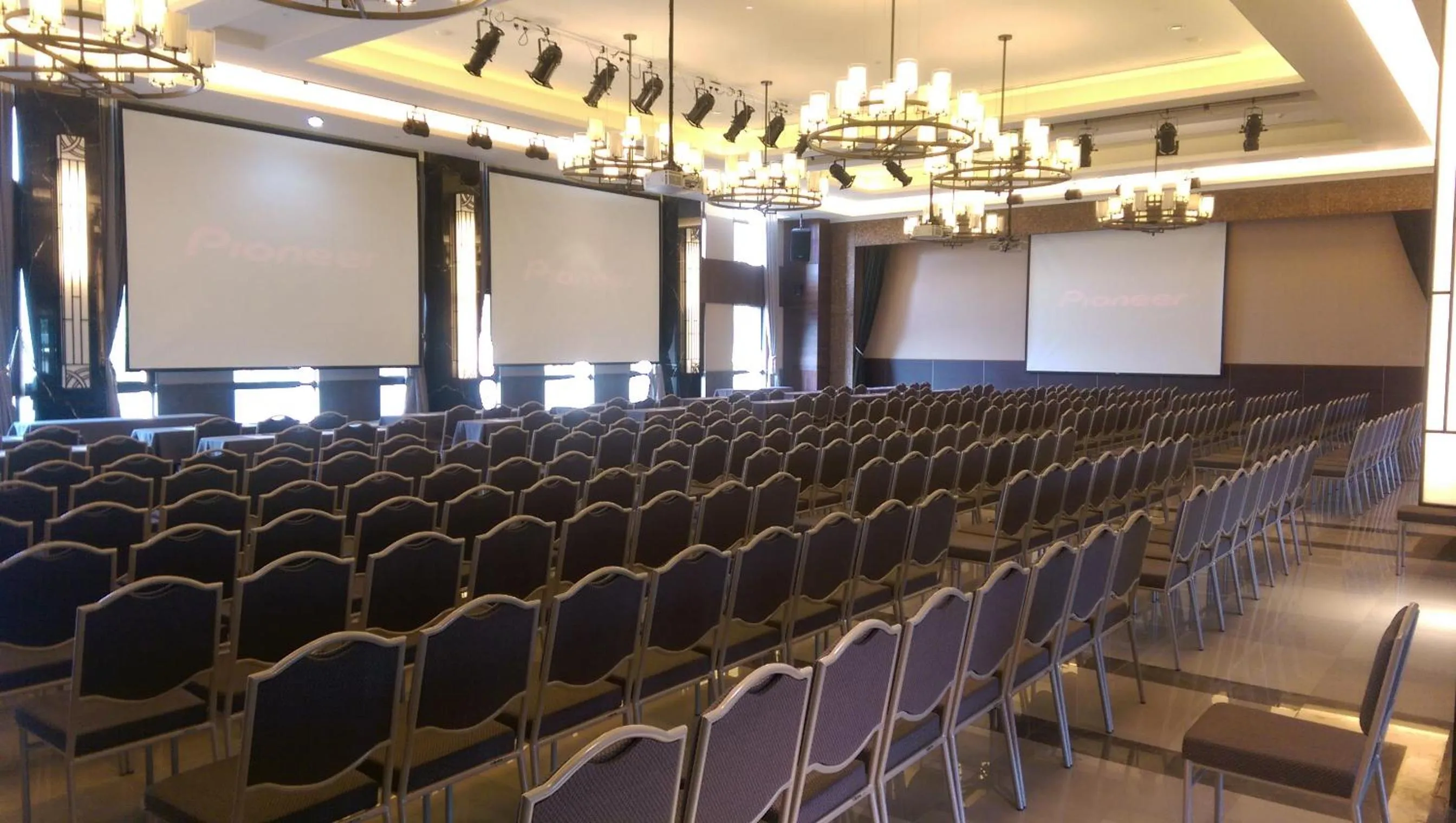 Meeting/conference room in Great Roots Forestry Spa Resort