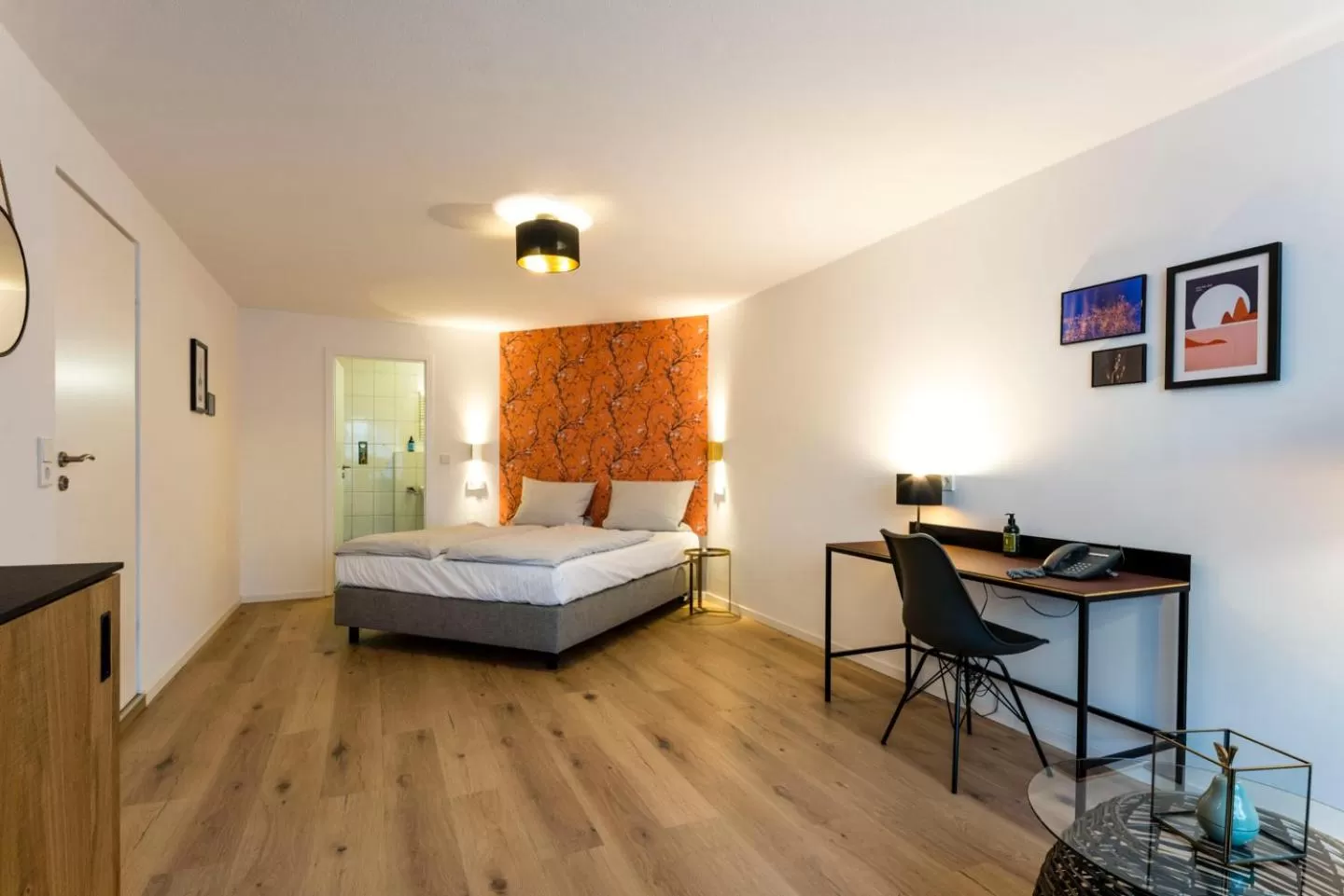 Photo of the whole room, Bed in Genusshotel Krone & Roadtrips bei Basel