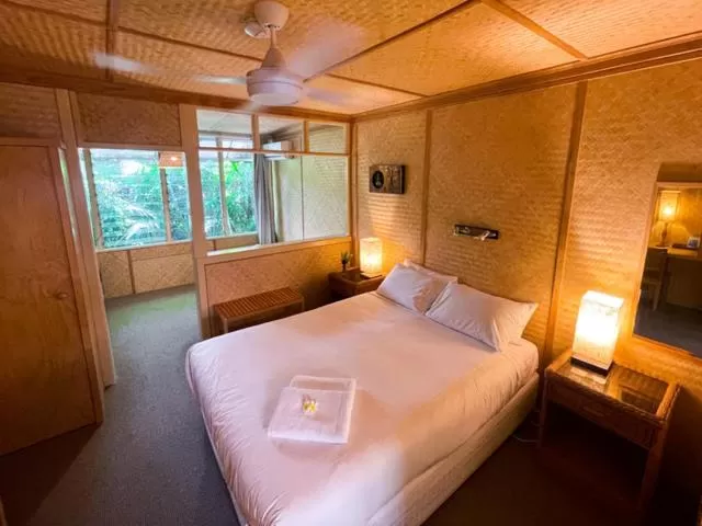 Bed in Tallow Beach Motel