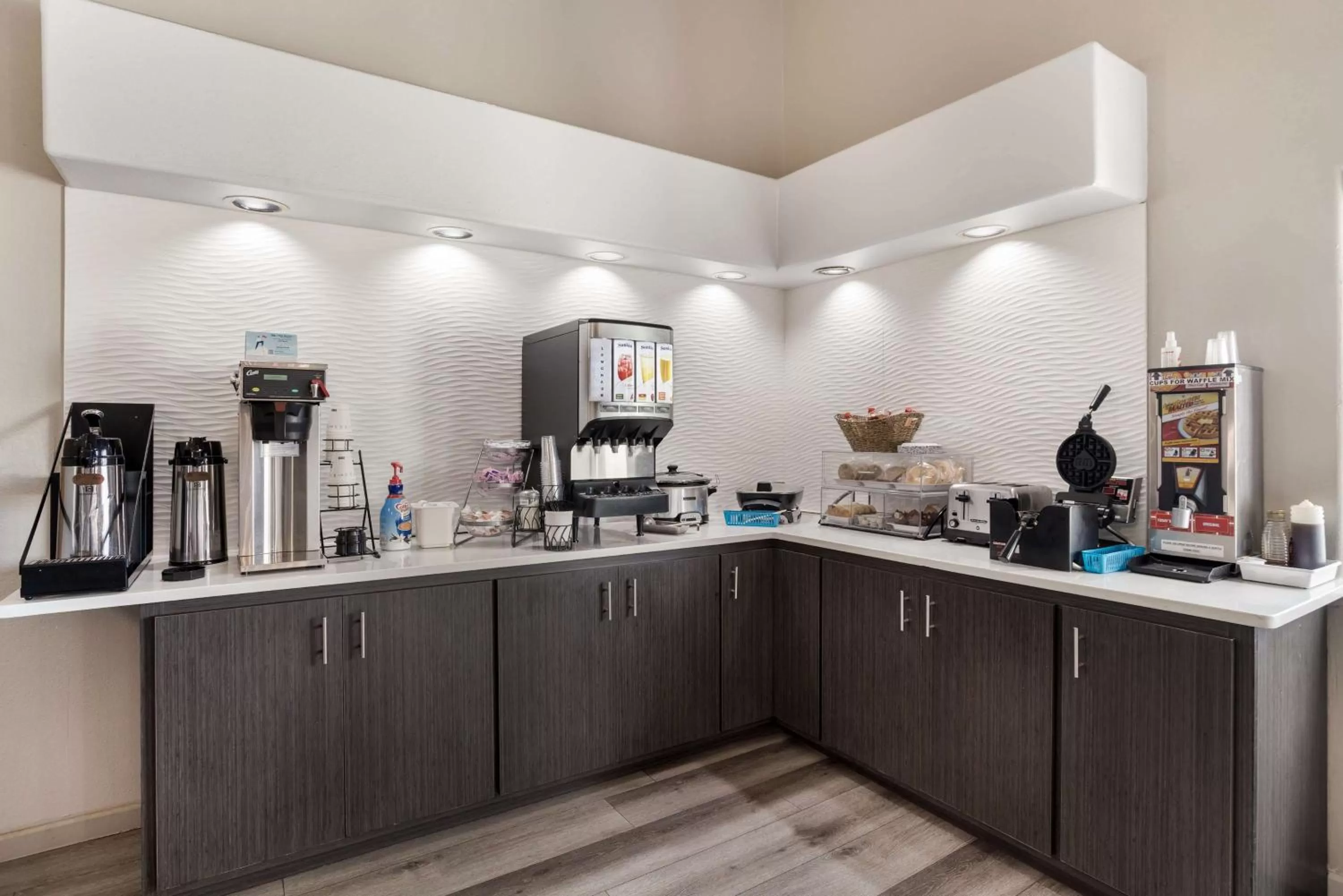 Breakfast in SureStay Hotel by Best Western Grants