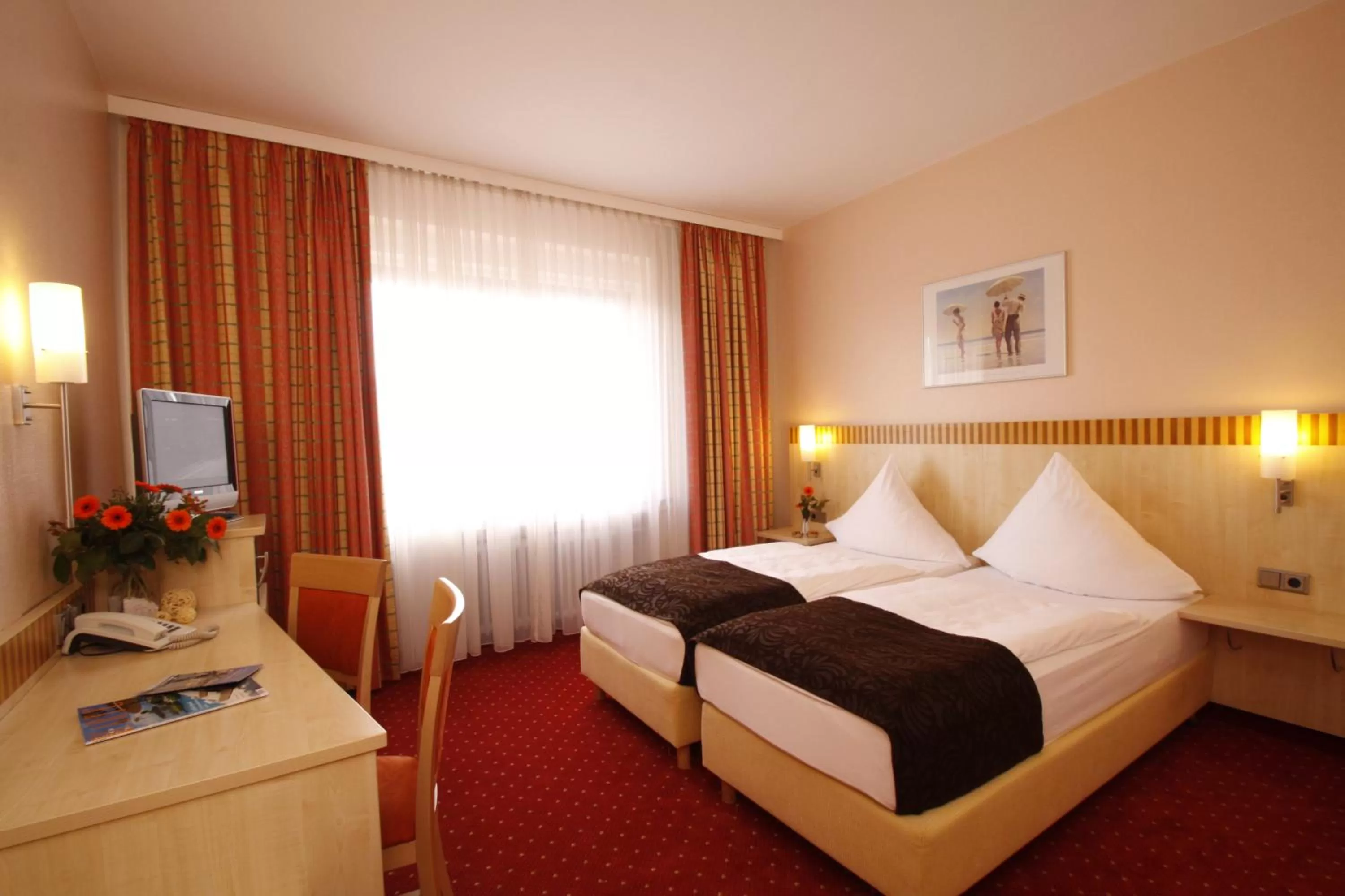 Photo of the whole room, Bed in Hotel Kaiserhof Wesel