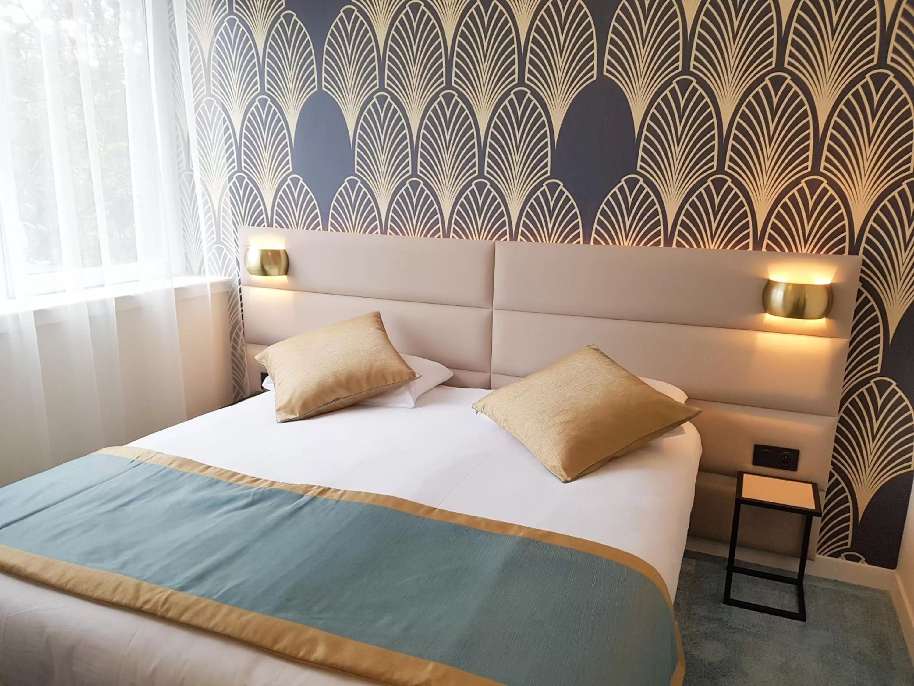 Bed in Best Western Hôtel Journel Paris Sud