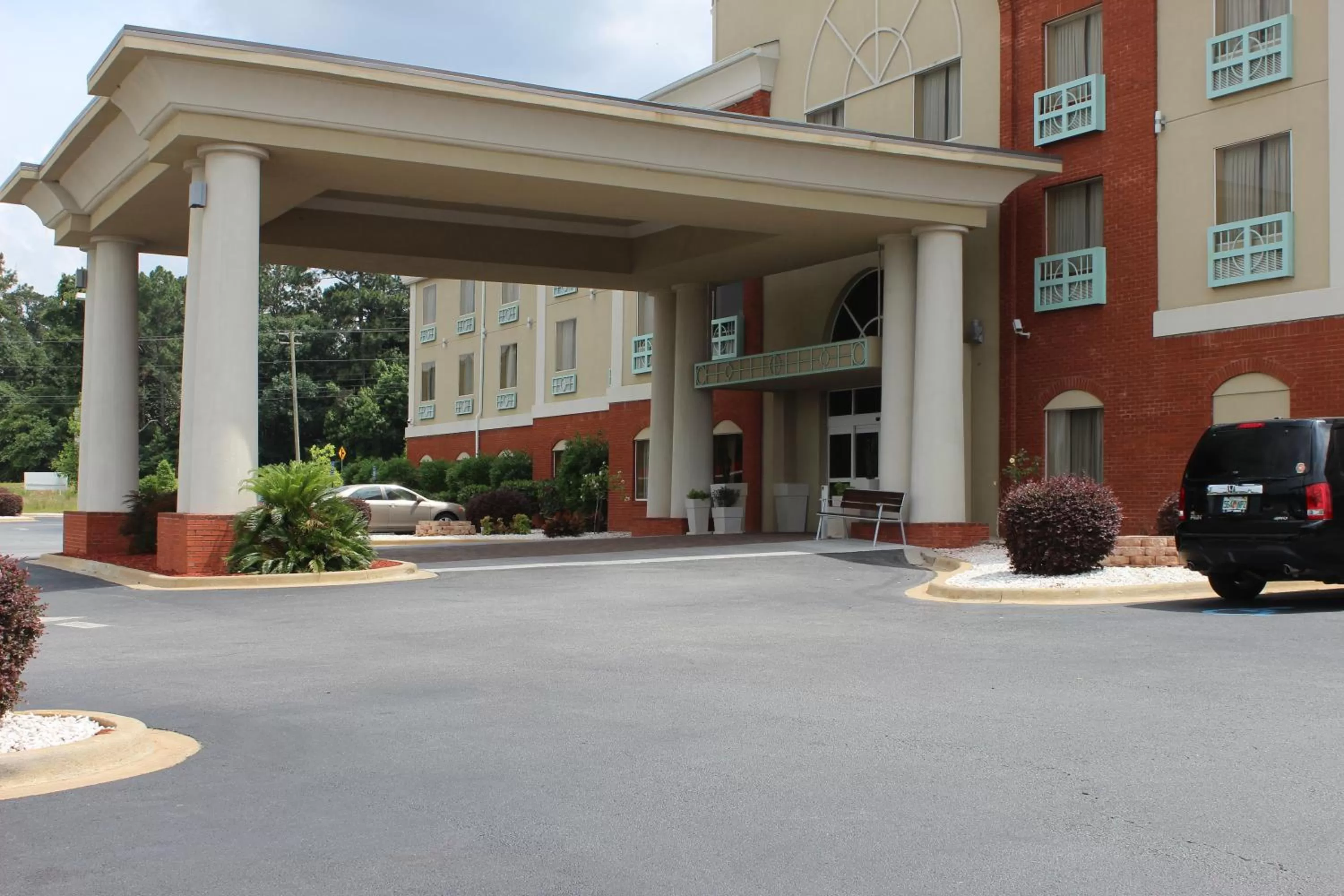 Property building in Holiday Inn Express and Suites Thomasville by IHG