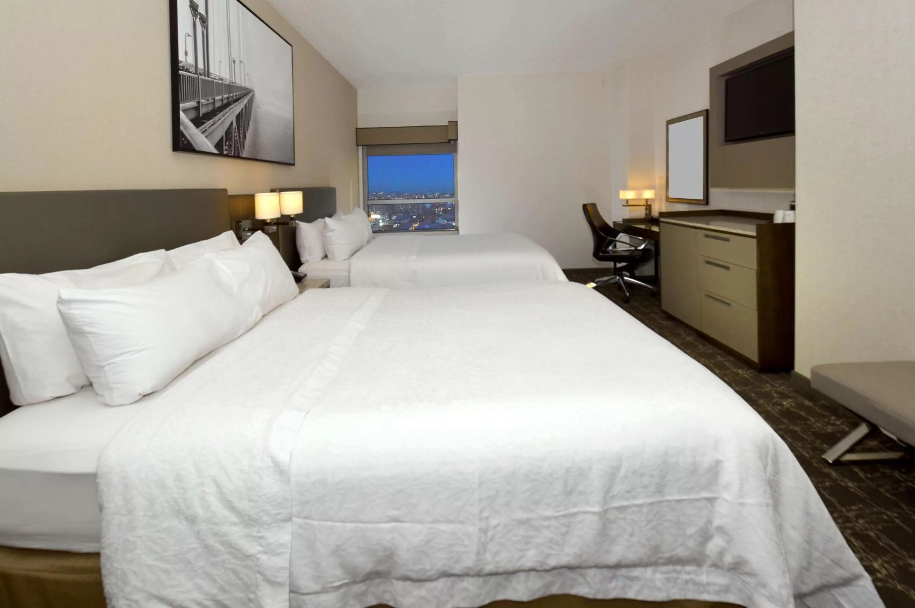 Bedroom, Bed in Hampton Inn San Francisco Downtown/Convention Center