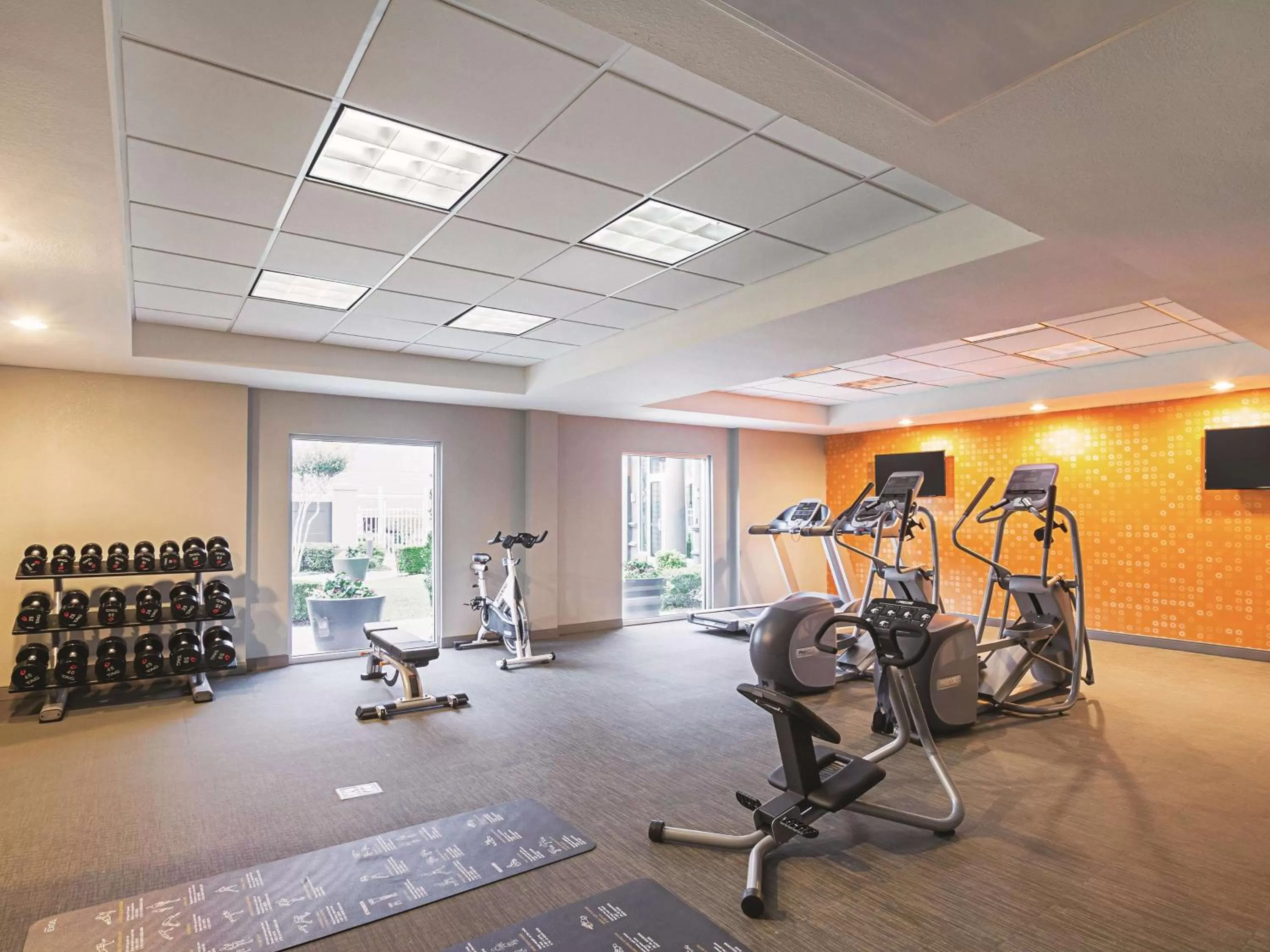 Fitness centre/facilities in La Quinta by Wyndham Fort Worth City View