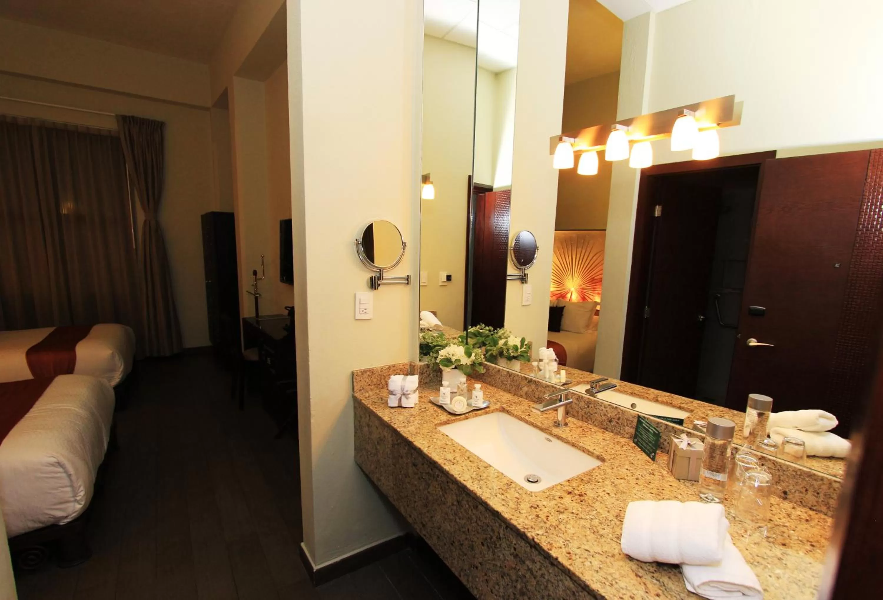 Bathroom, Bed in Plaza Gallery Hotel Boutique