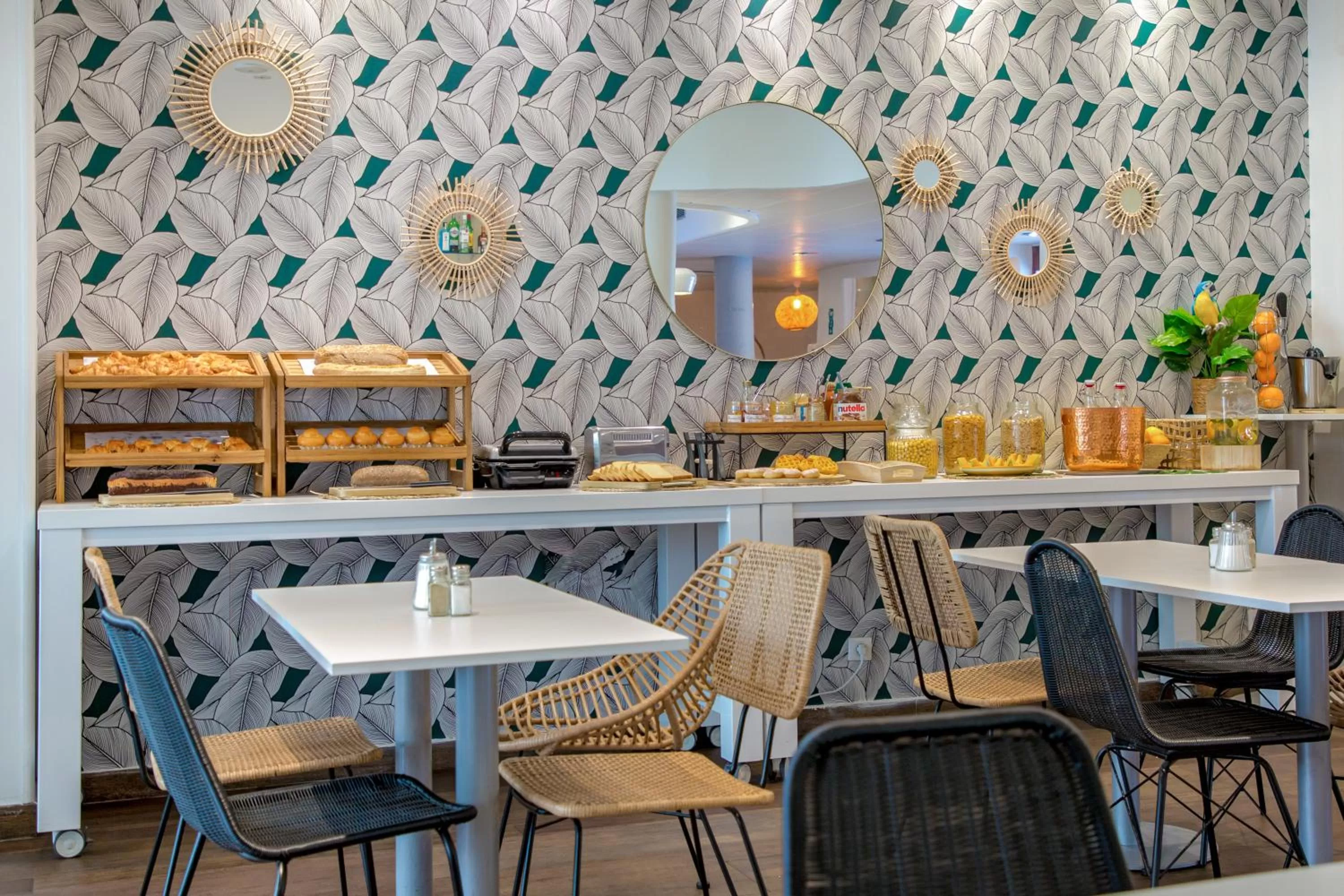 Breakfast in Novotel Suites Perpignan Centre - Grandes Suites & Confort Centre-Ville