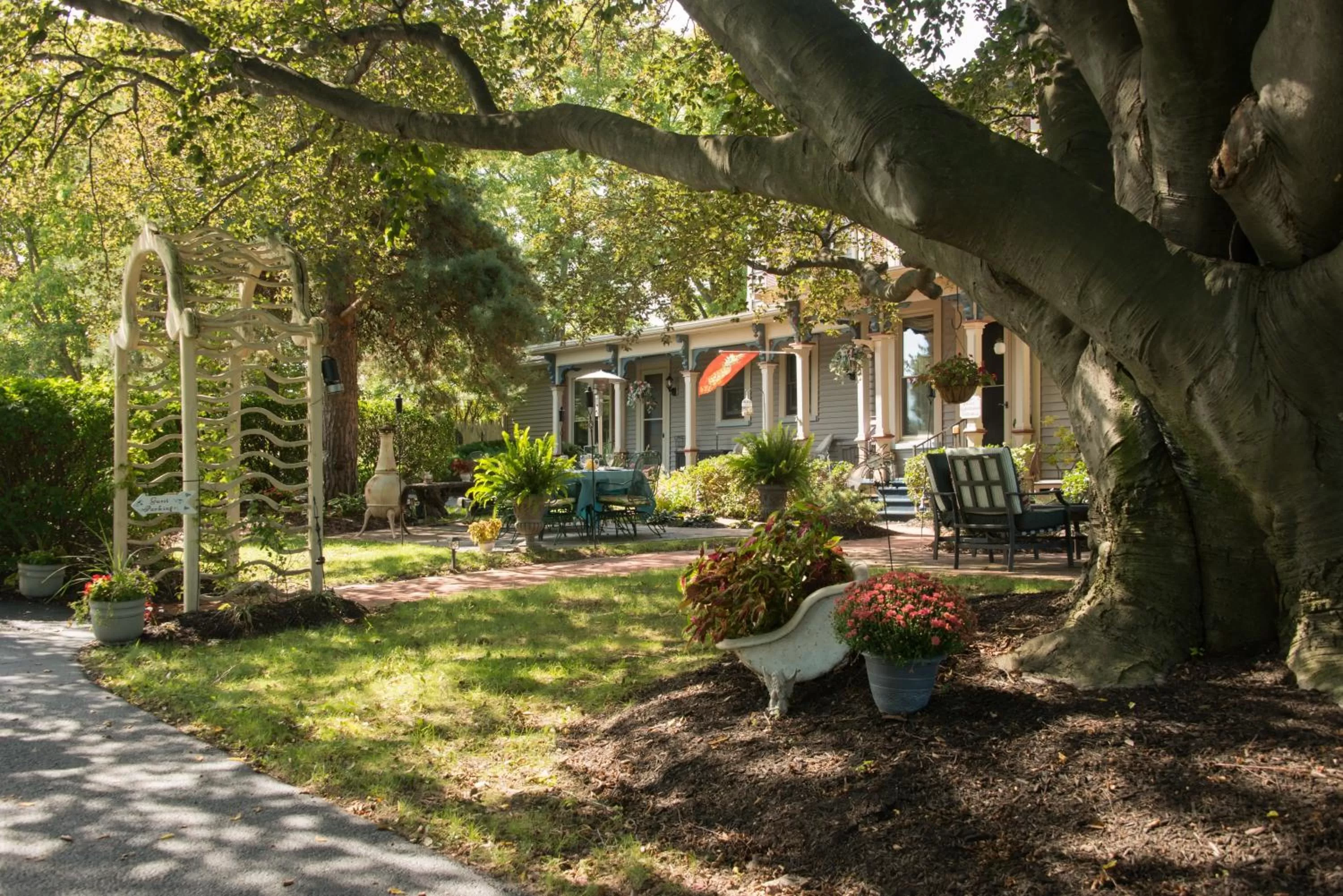 Property building in Sutherland House Victorian Bed and Breakfast