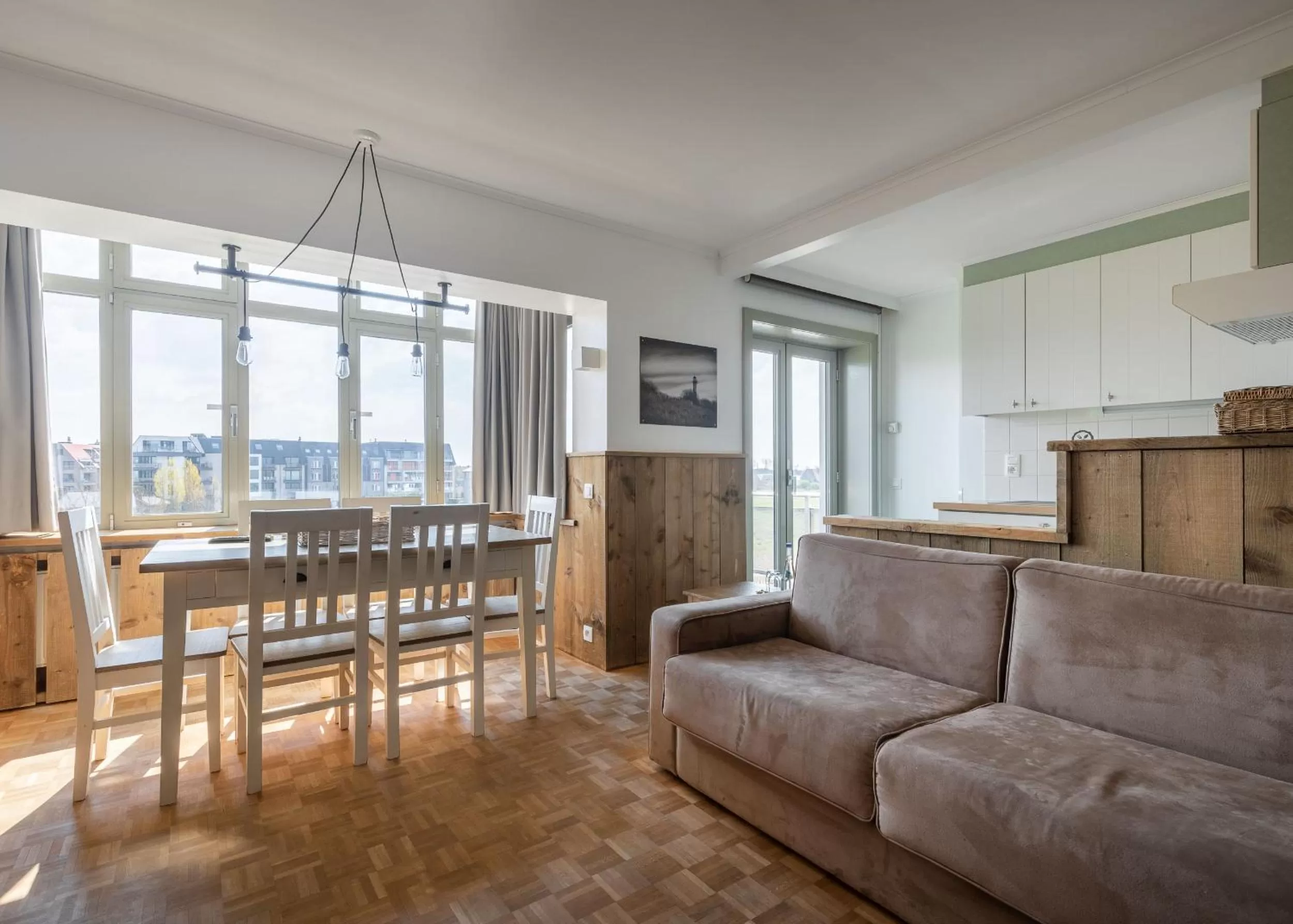 Kitchen or kitchenette in West Bay