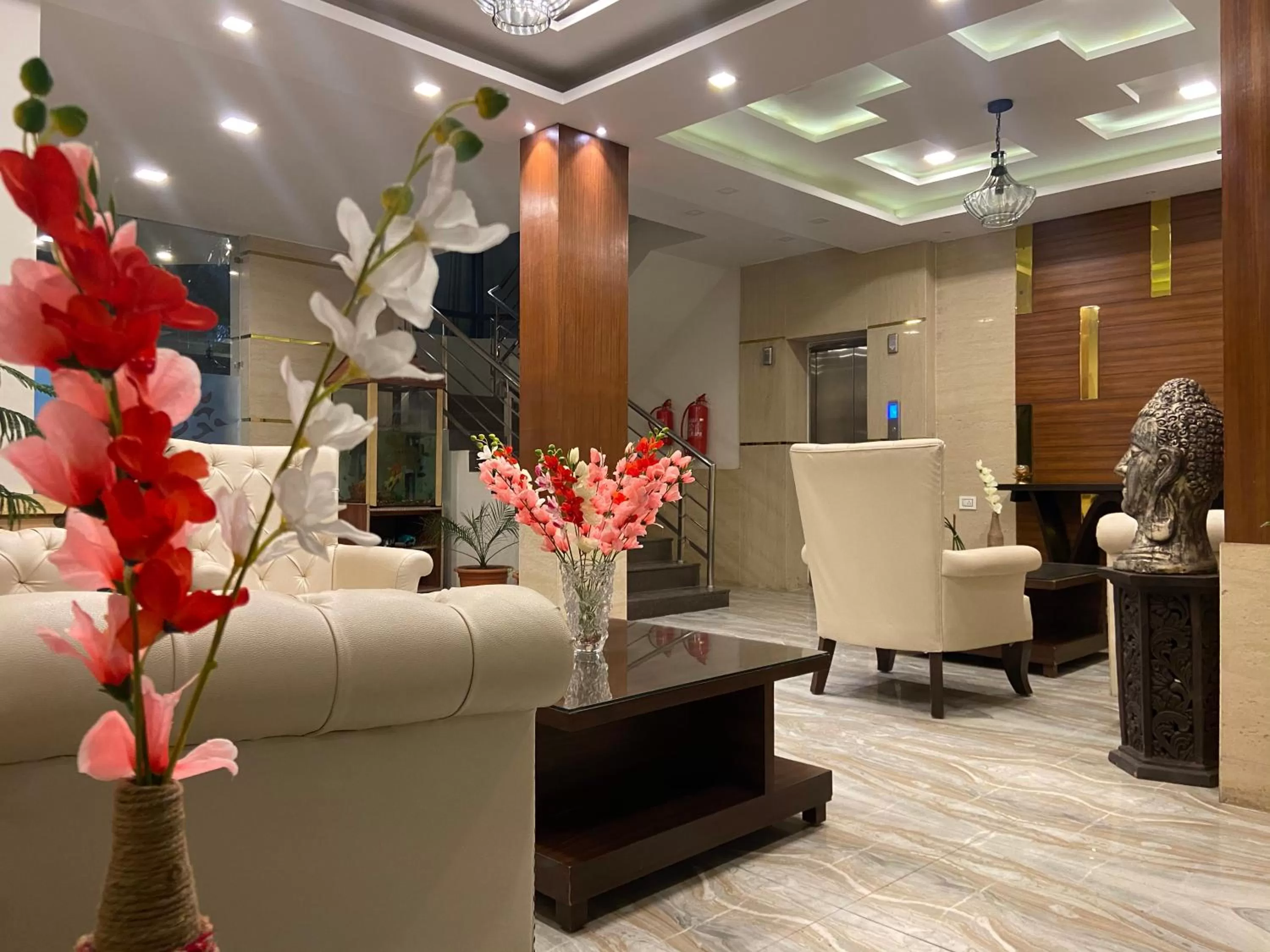 Living room, Lobby/Reception in Hotel Ambika Resort Manali