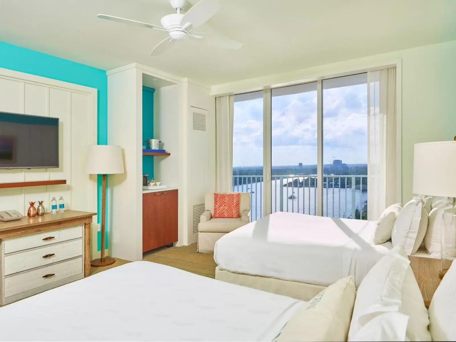 Sunset Queen Room with Two Queen Beds Intracoastal View in Margaritaville Hollywood Beach Resort Sunset Queen Room with Two Queen Beds Intracoastal View in Margaritaville Hollywood Beach Resort