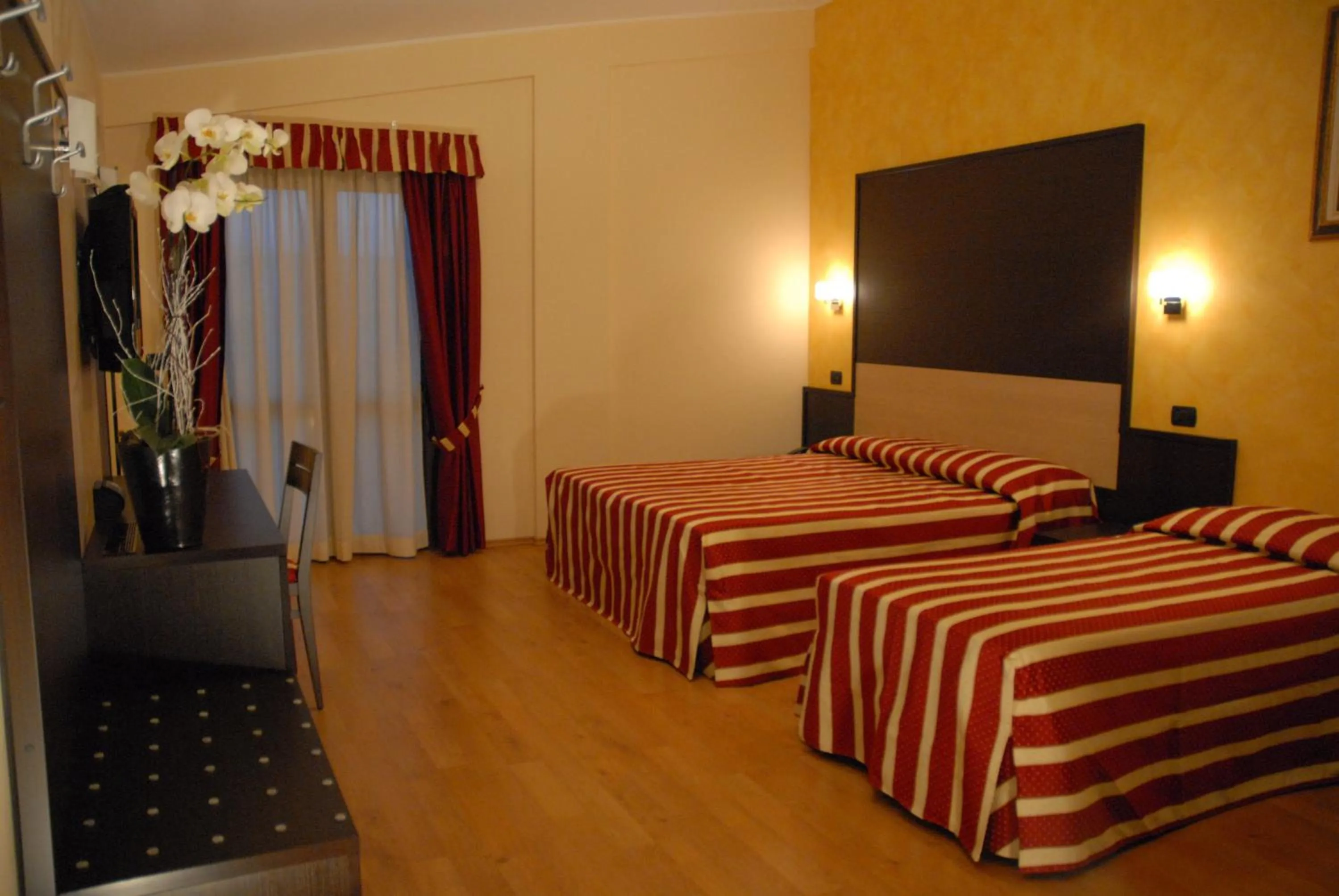 Photo of the whole room, Bed in Hotel Iacone