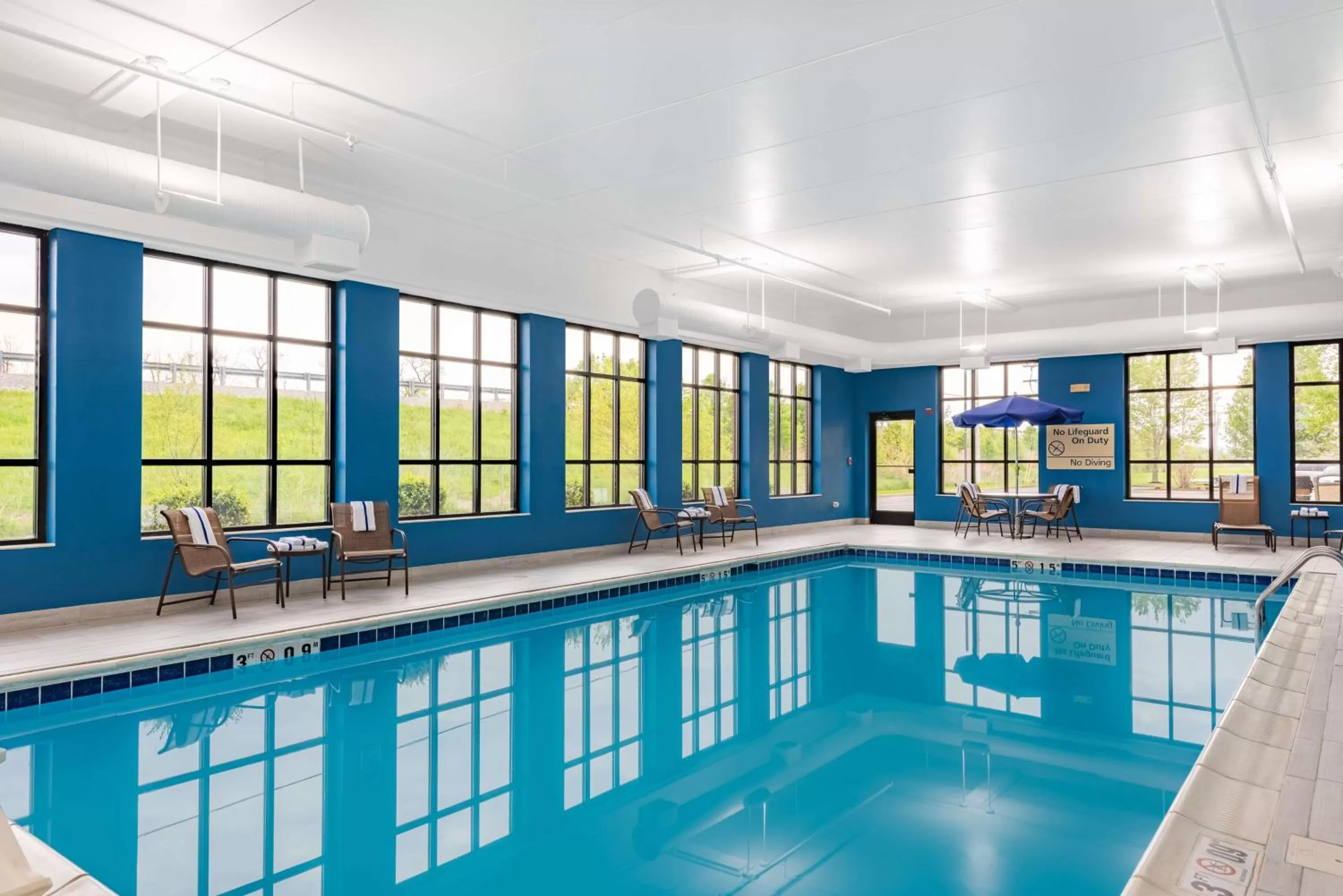 Pool view in Hampton Inn & Suites Hopkinsville