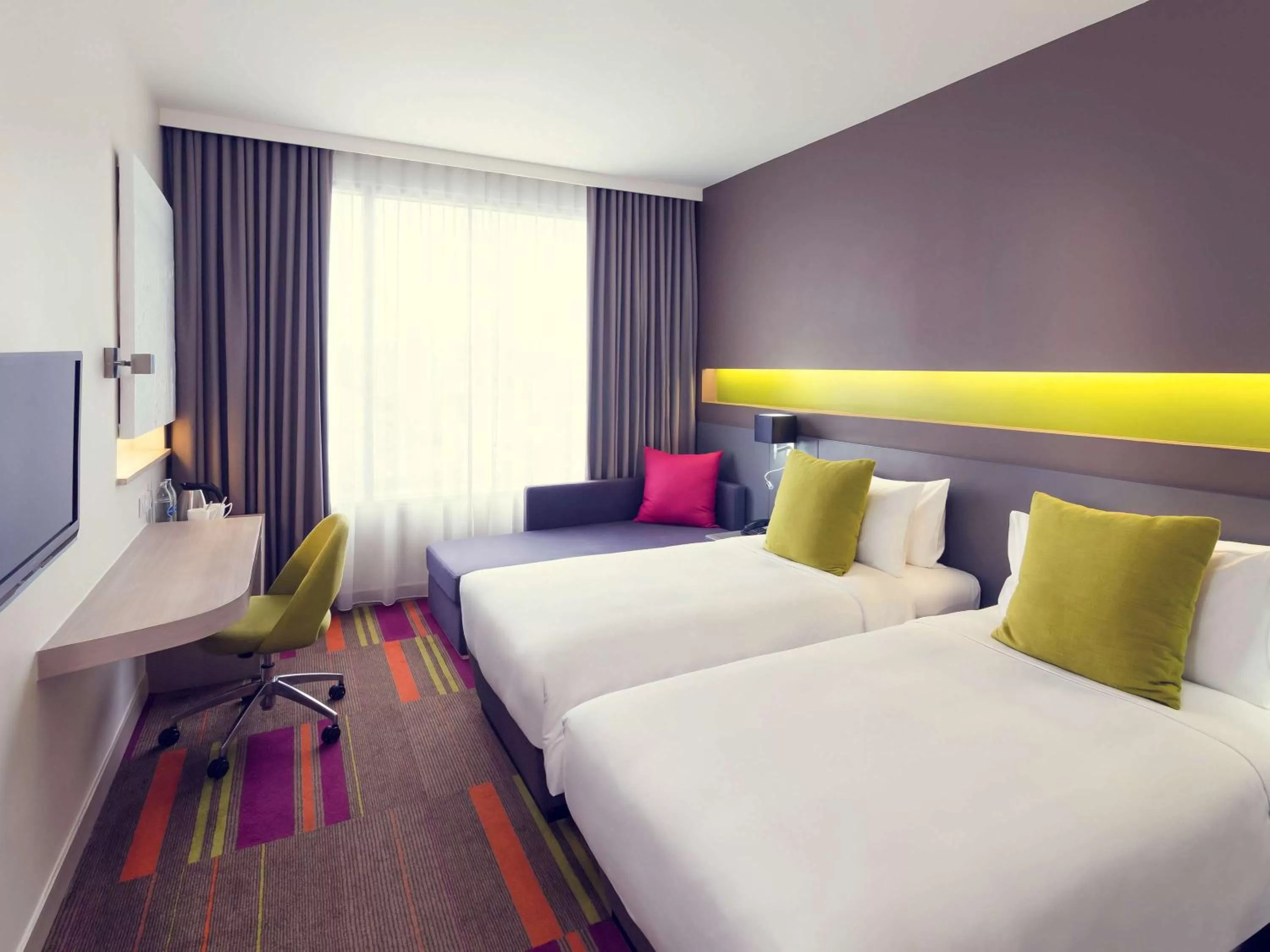 Superior Room with Twin beds in Mercure Bangkok Siam