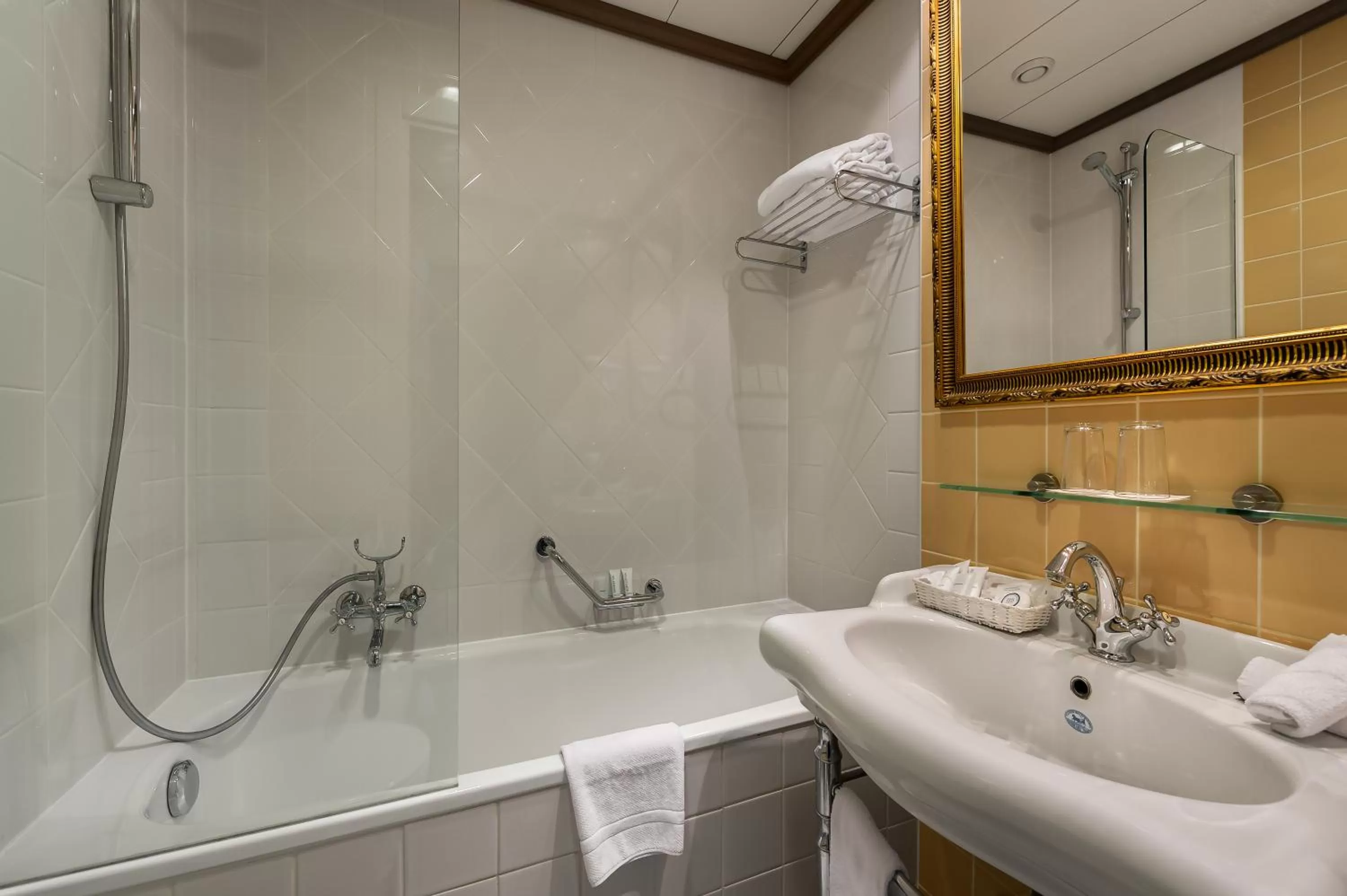 Bathroom in Royal Manotel