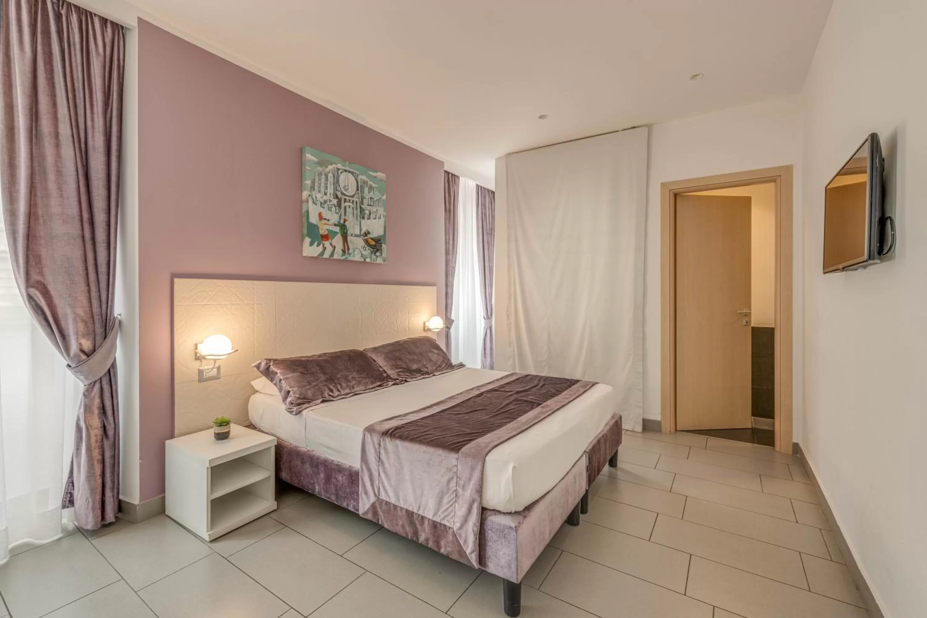 Photo of the whole room, Bed in Trevi Palace Hotel