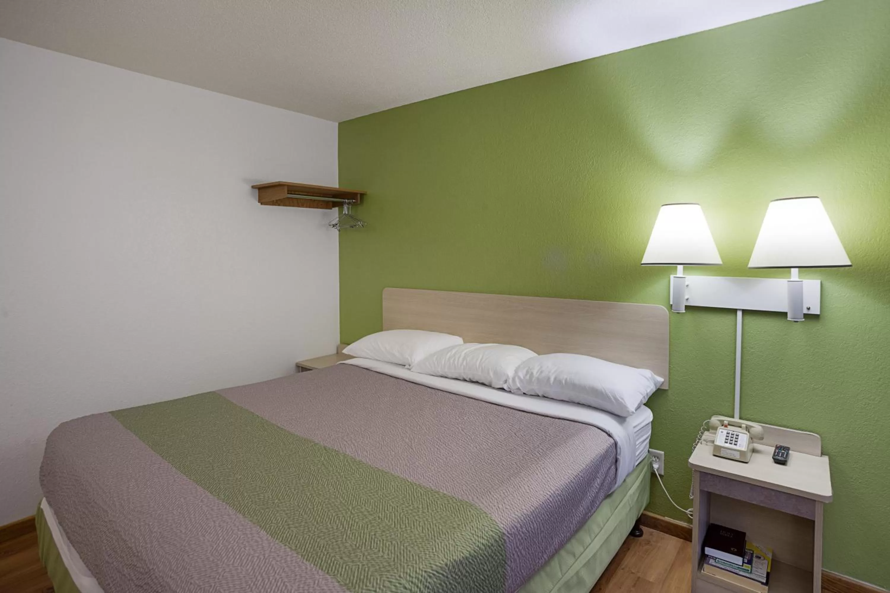 Bedroom, Bed in Motel 6-Binghamton, NY