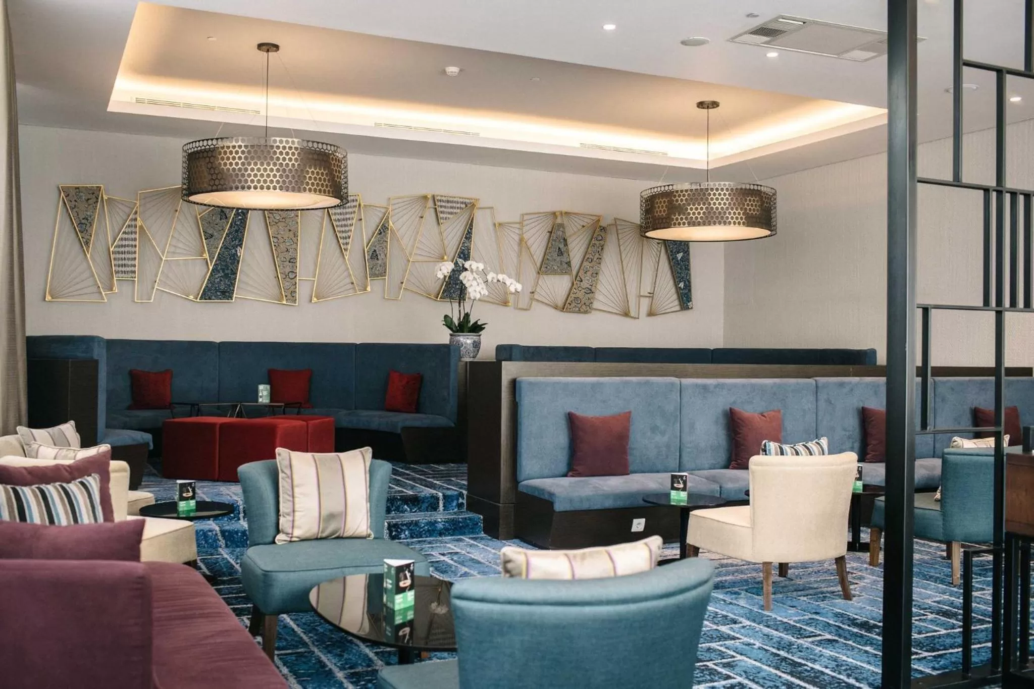 Lounge or bar in Holiday Inn & Suites Jakarta Gajah Mada by IHG