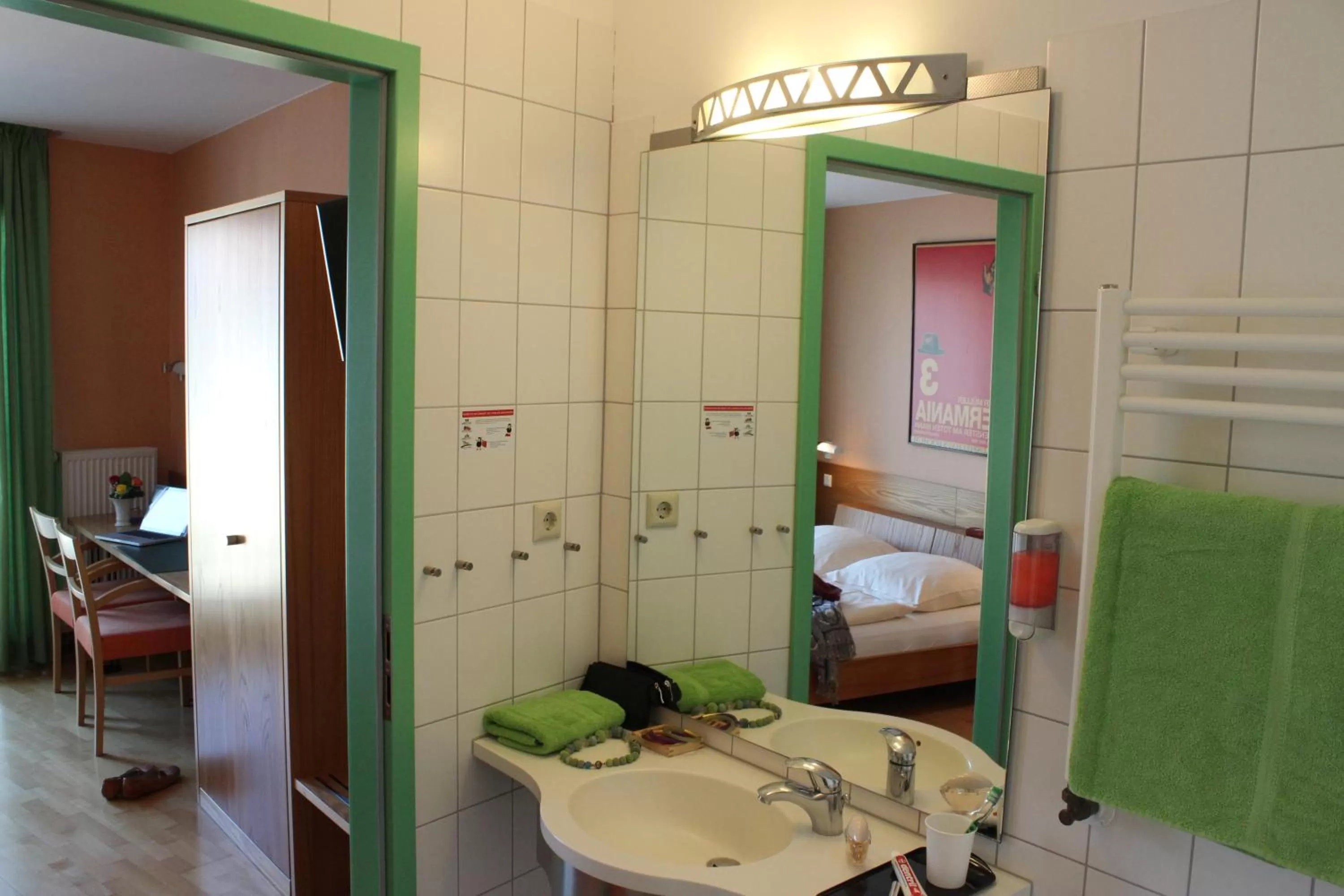 Bathroom, Bed in An der Persiluhr Stadt-gut-Hotel