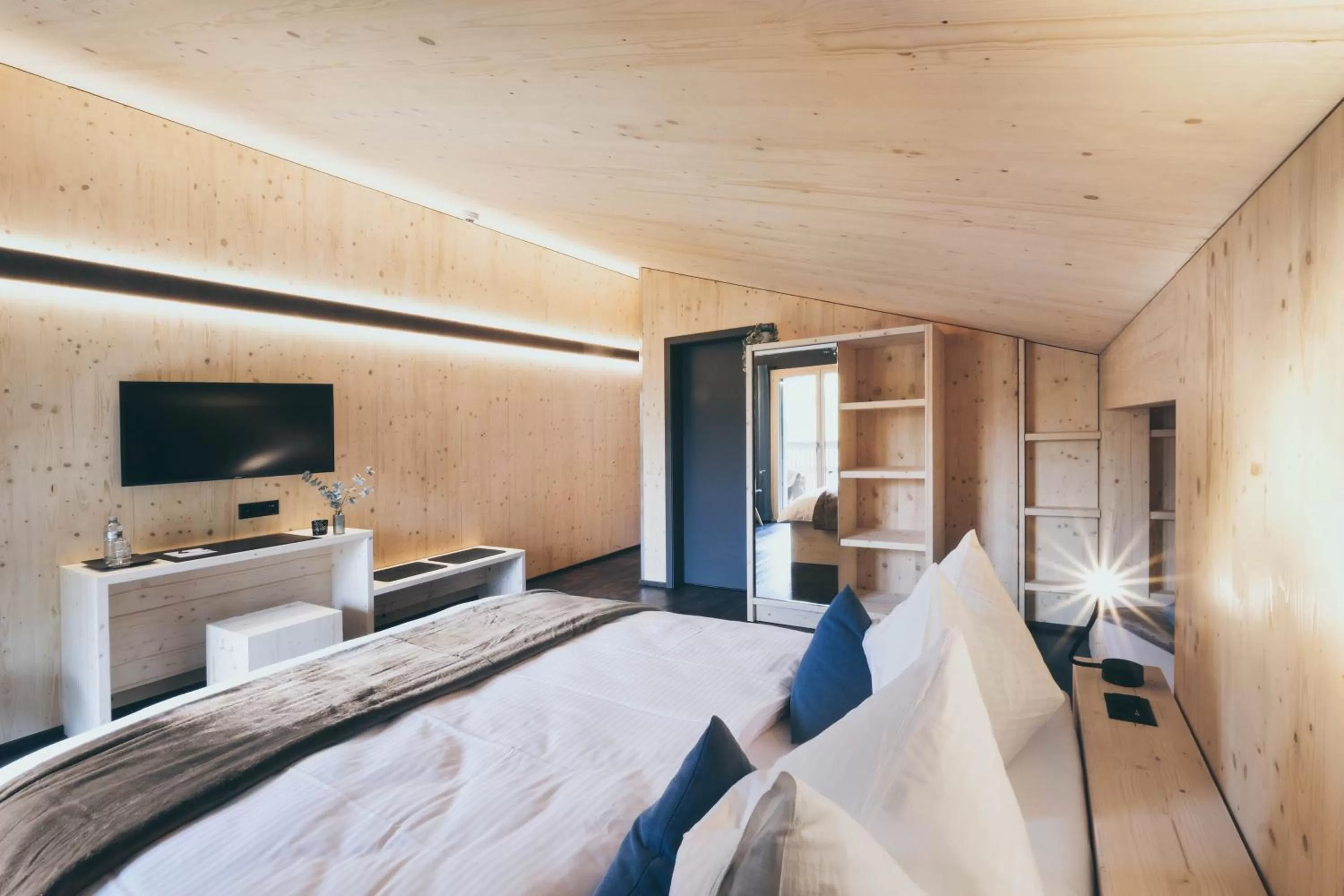 Photo of the whole room, Bed in Frutigresort