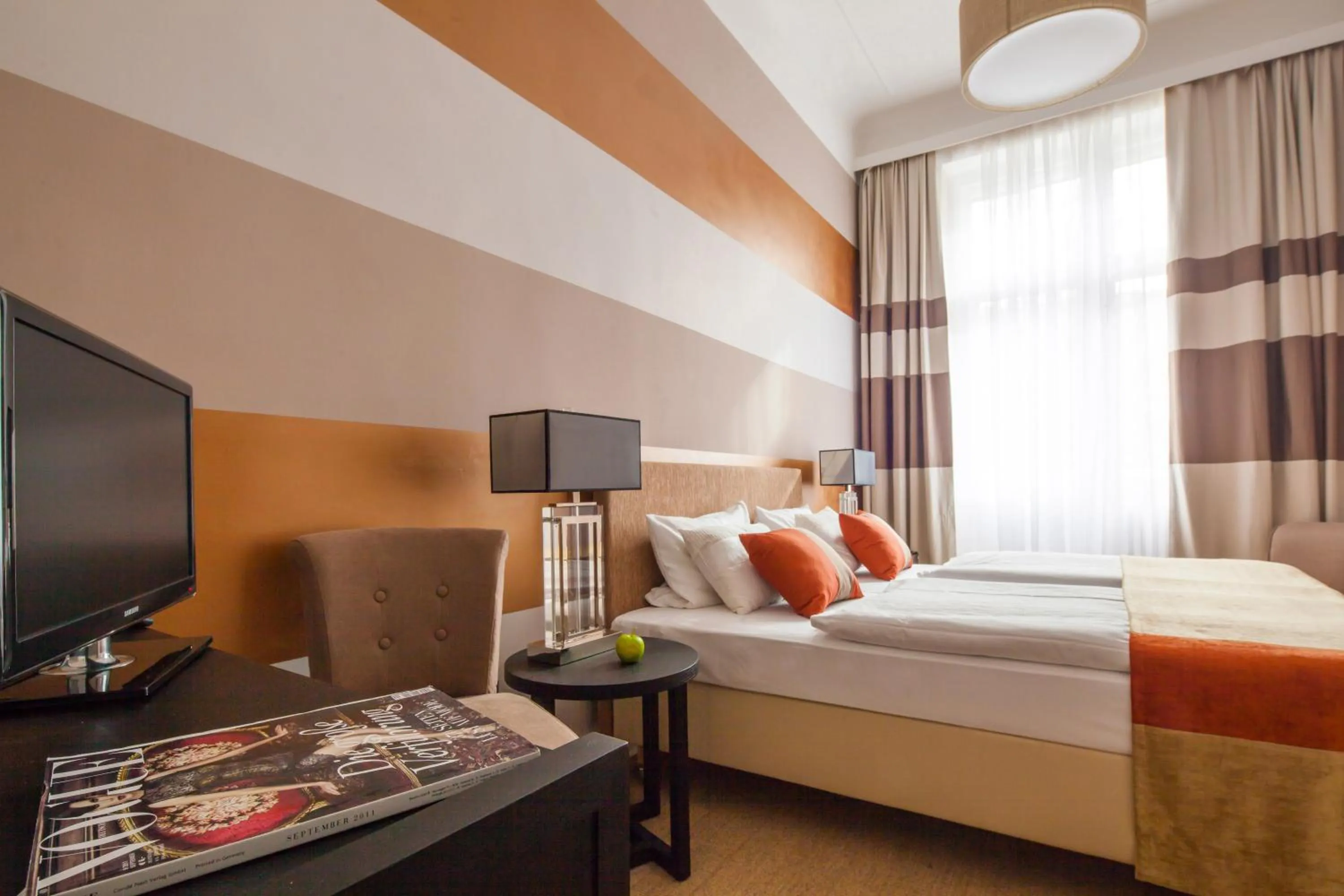 Bed in Hotel Elba am Kurfürstendamm - Design Chambers