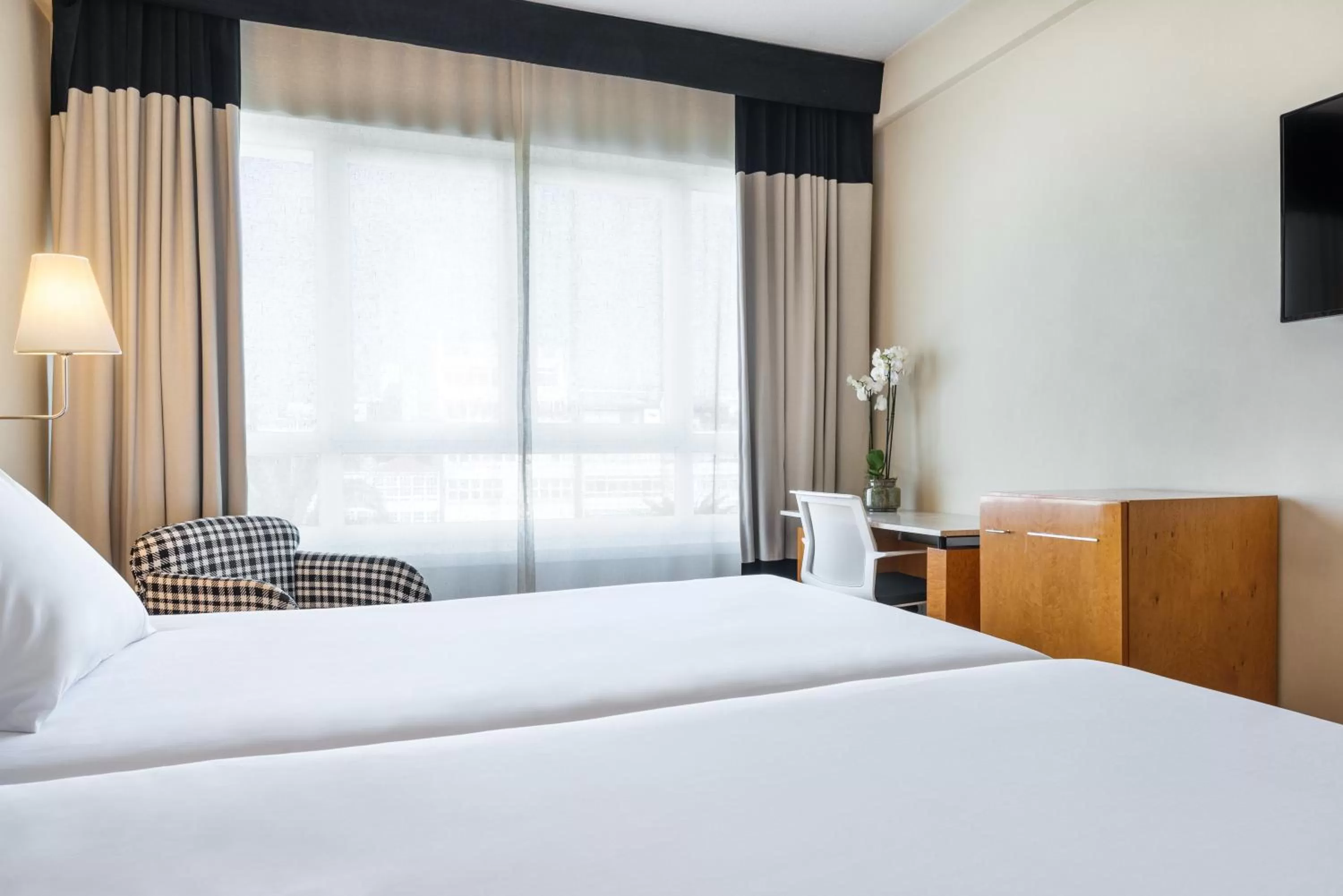 Bedroom, Bed in Eurostars Atlántico