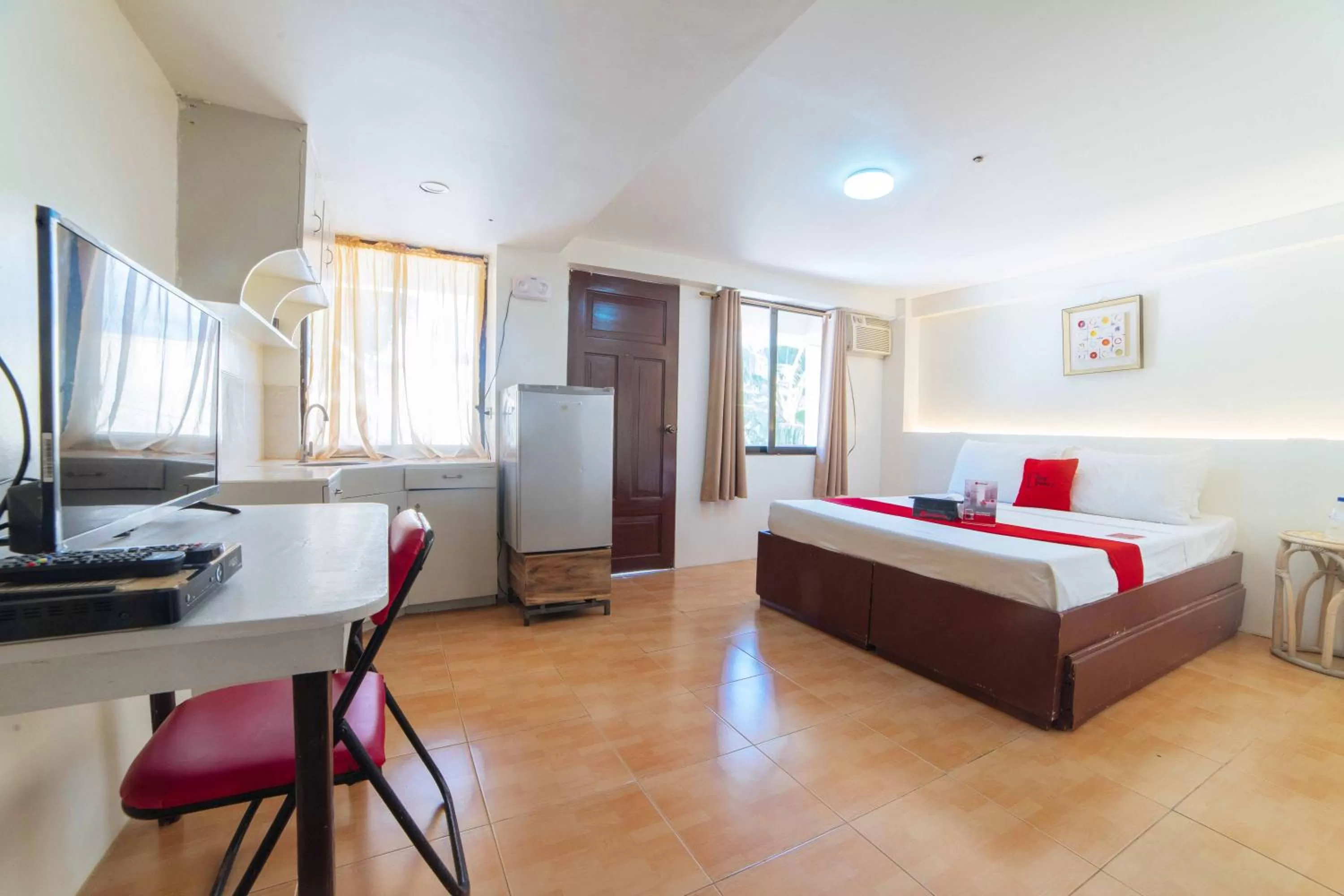 Photo of the whole room, Bed in RedDoorz @ Ledesco Avenue Lapaz Iloilo