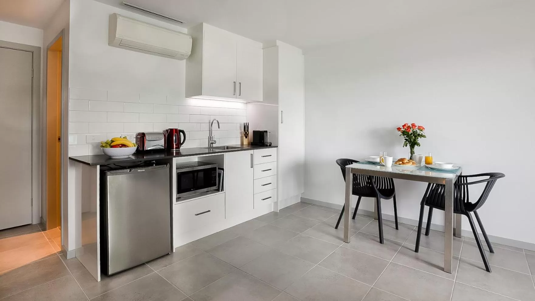 Coffee/tea facilities in East Maitland Executive Apartments