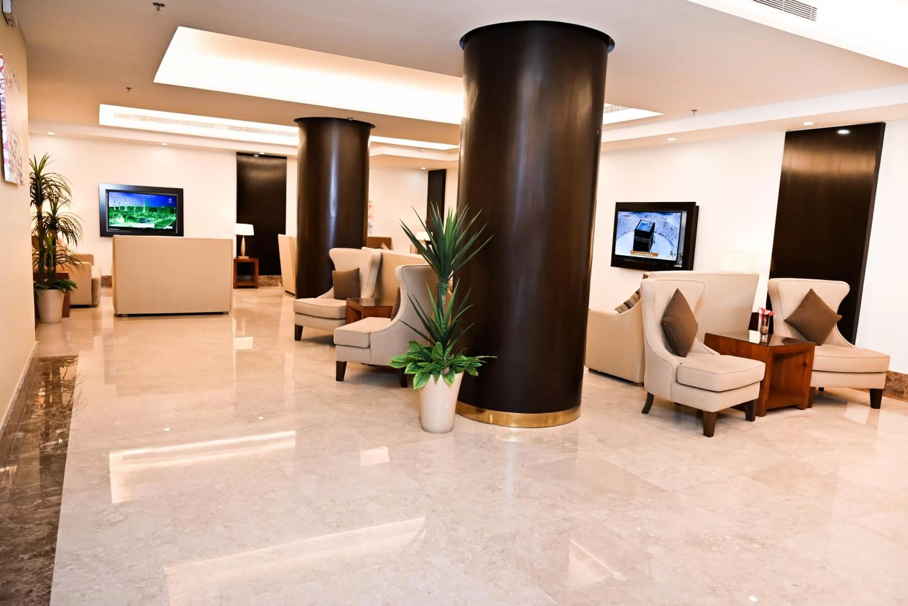 Lobby/Reception in The Artisan Hotel-Suits
