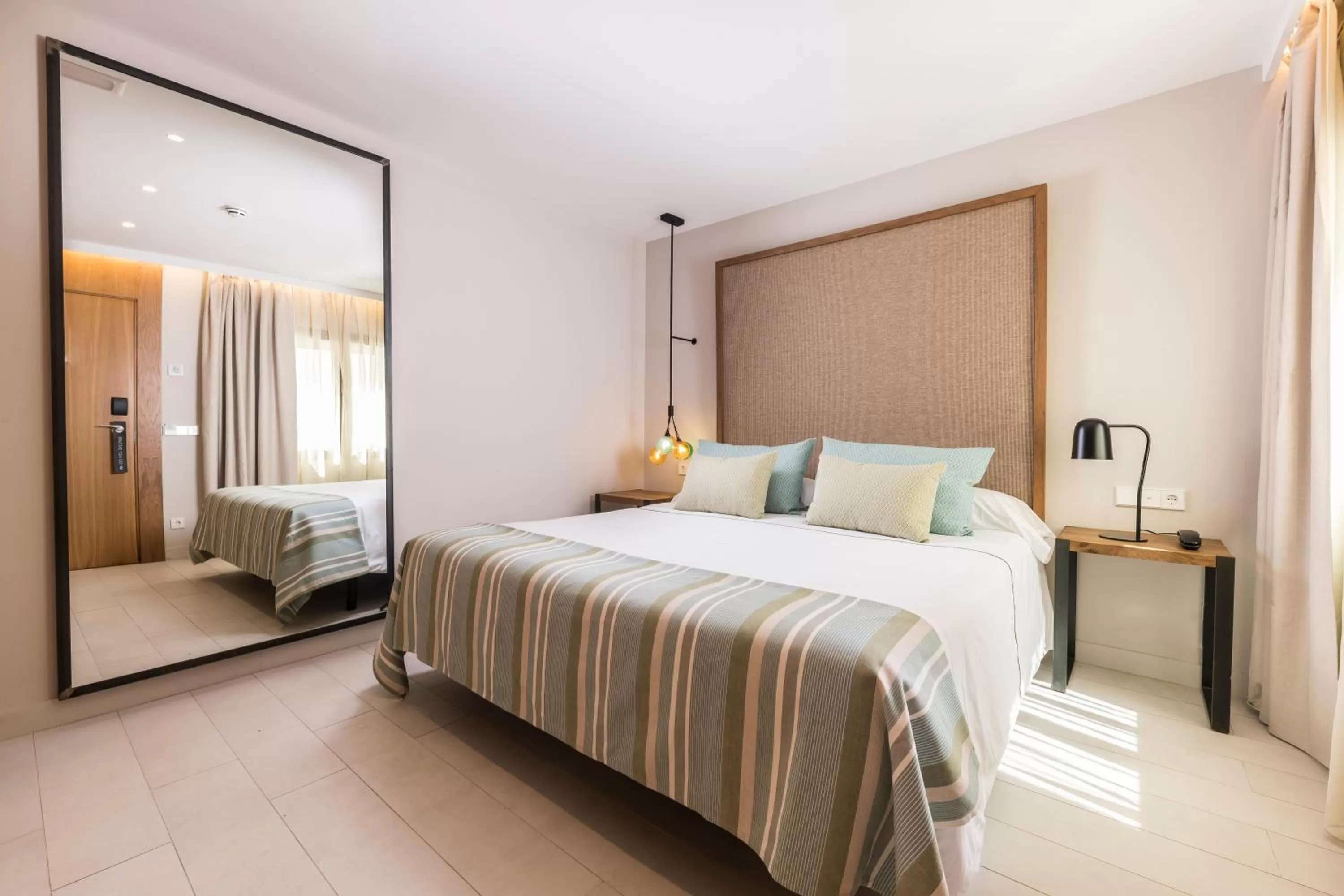 Photo of the whole room, Bed in Pure Salt Port de Sóller