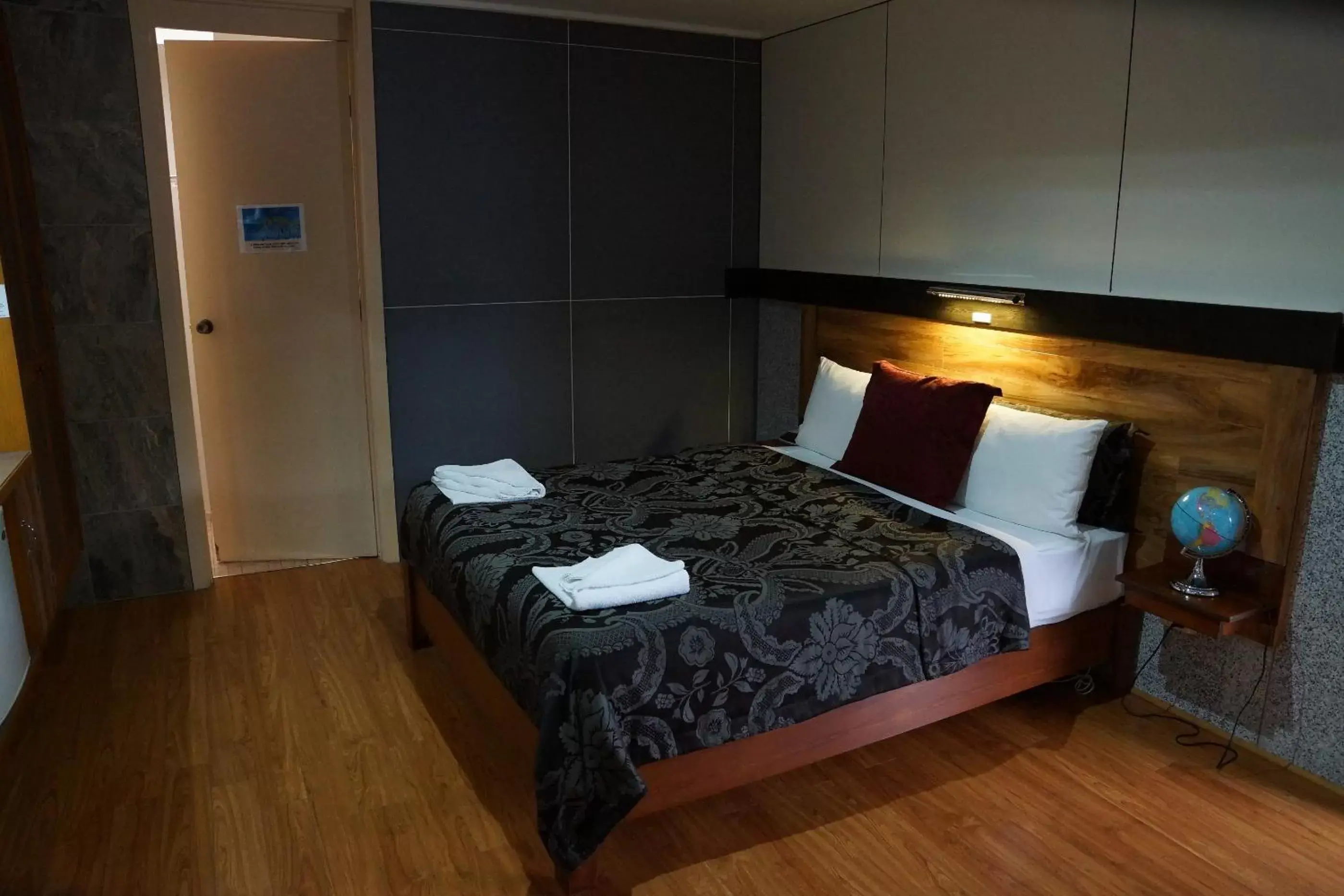 Business Double Room in Golden Leaf Motel Business Double Room in Golden Leaf Motel