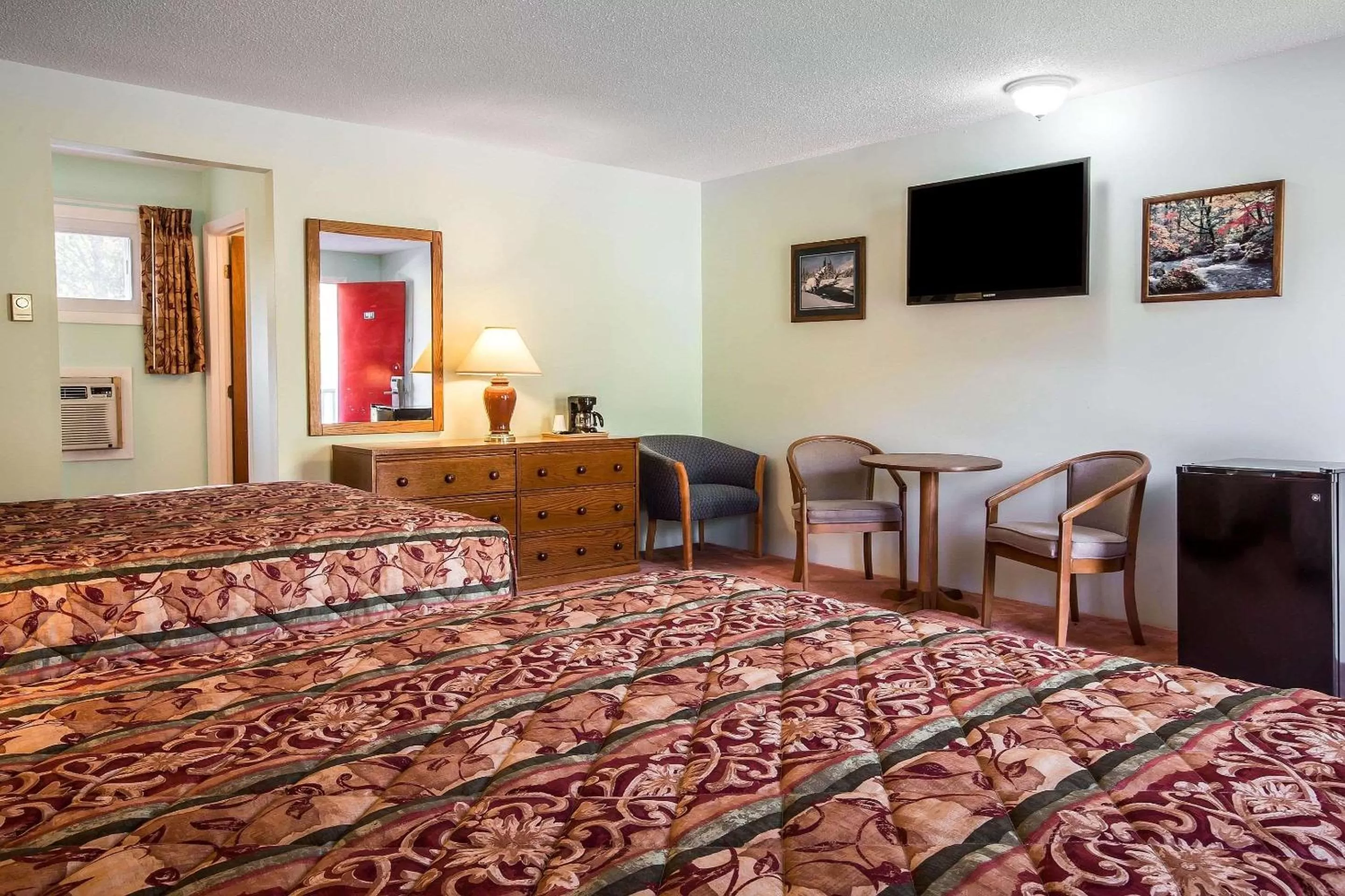 Photo of the whole room, Bed in Rodeway Inn Lincoln I-93